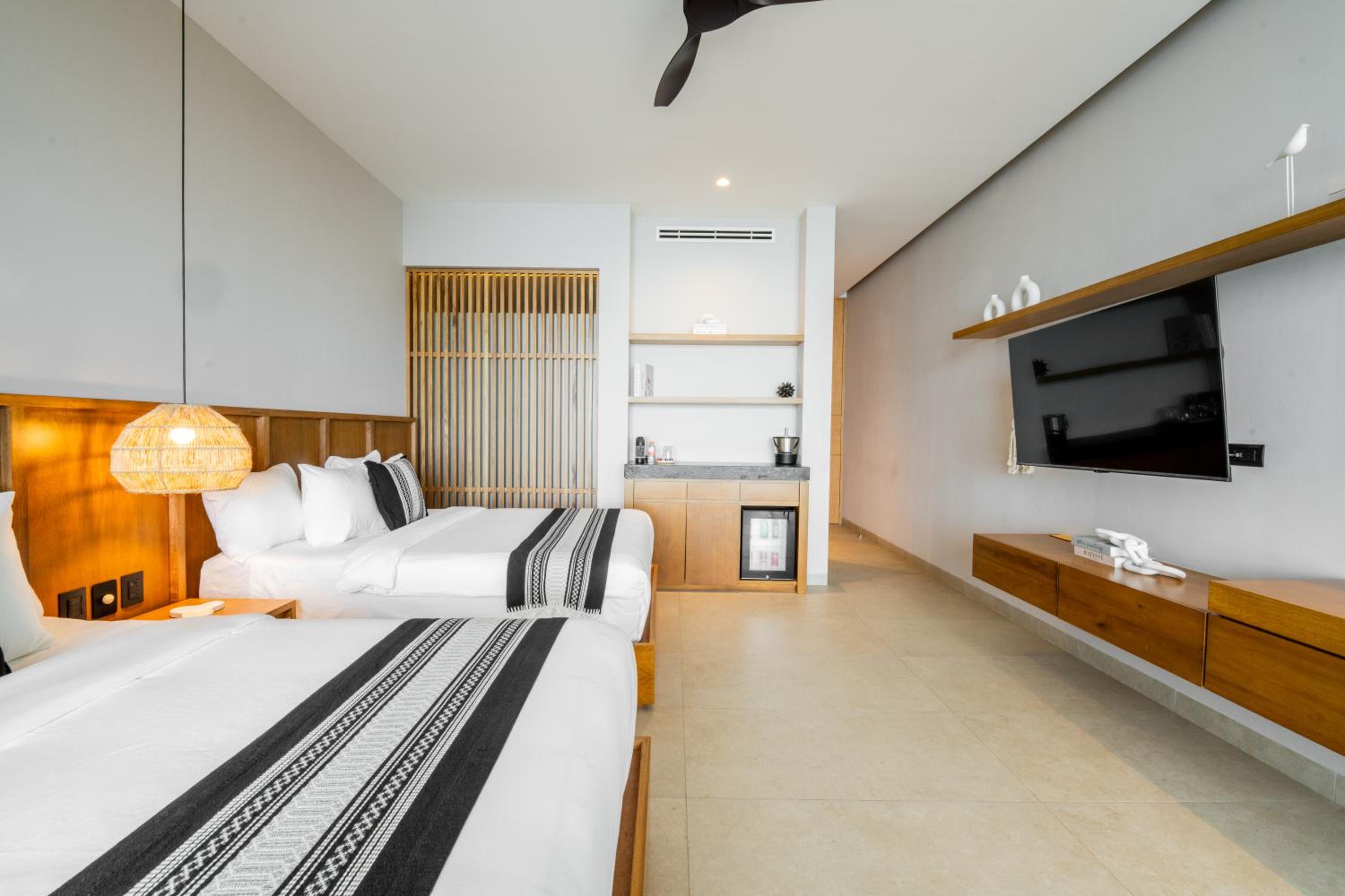 Double Room with Lake View photo 2