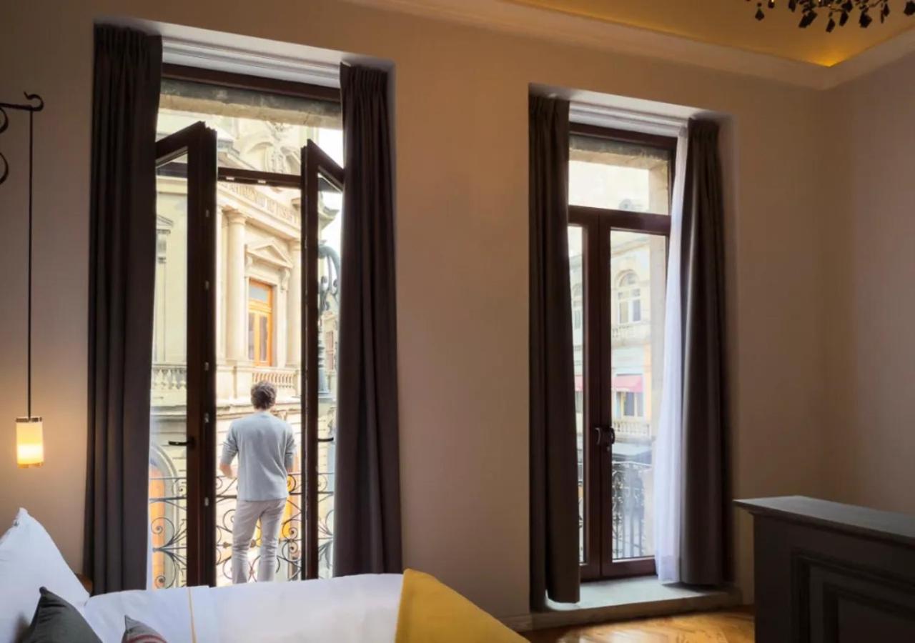 King Suite with Balcony - Photo 14