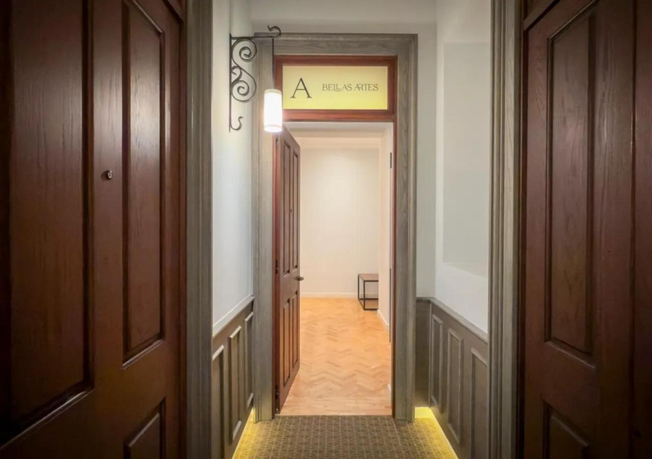 King Suite with Balcony - Photo 15