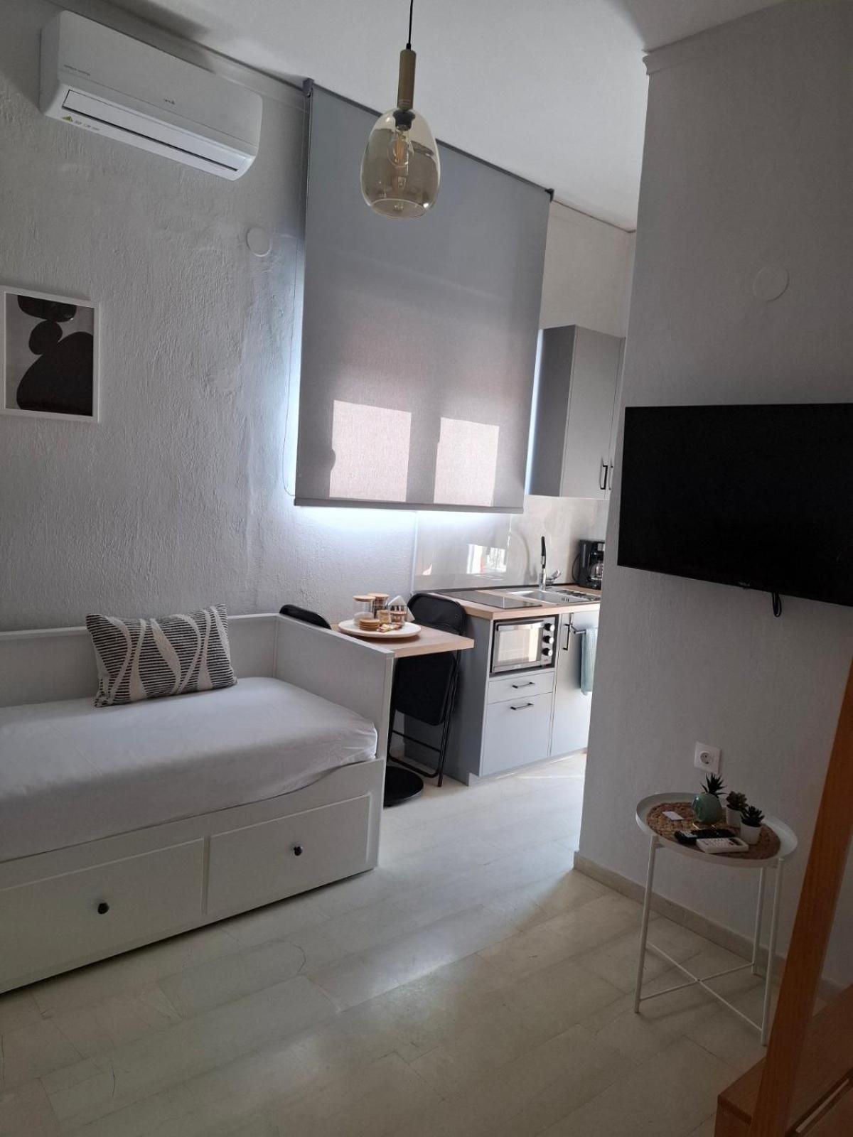 One-Bedroom Apartment photo 1