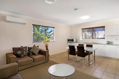 Apartment photo 2