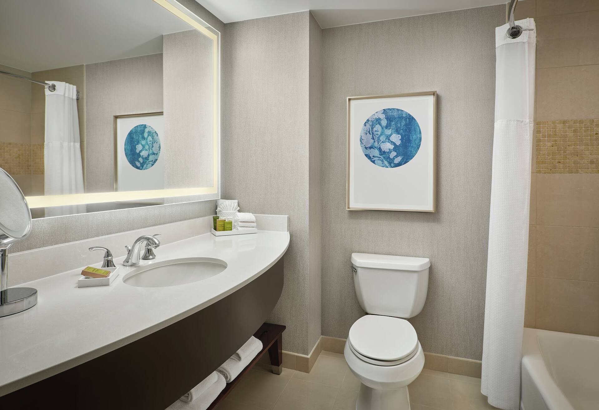King Room - Hearing Accessible - Disney Hollywood Studios View