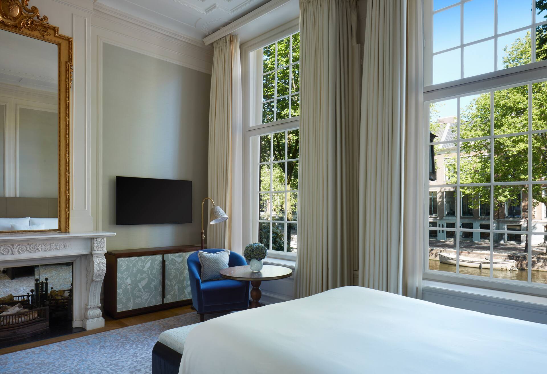 Queen Deluxe Room