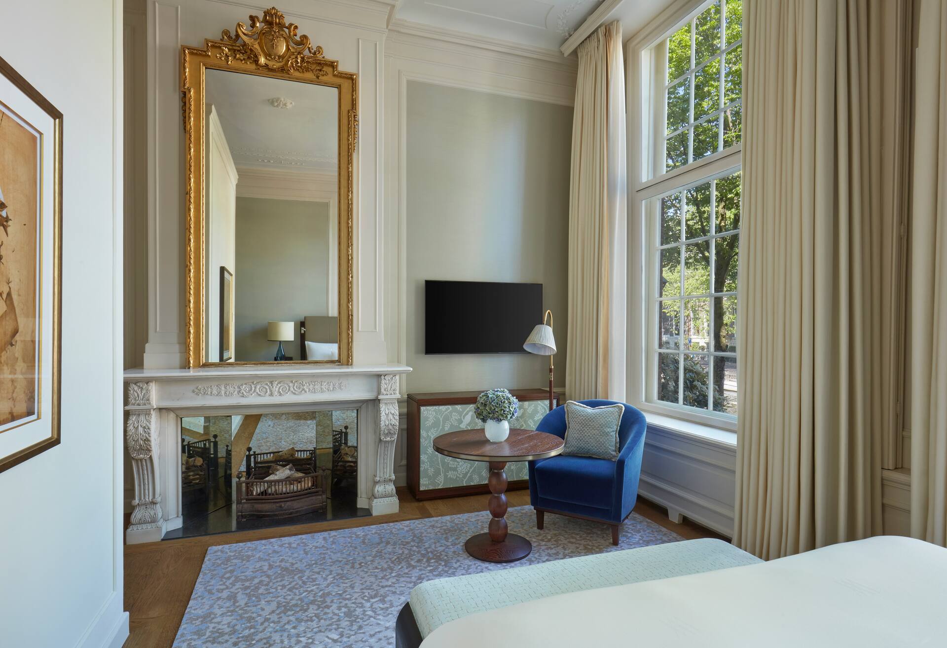 Queen Deluxe Room