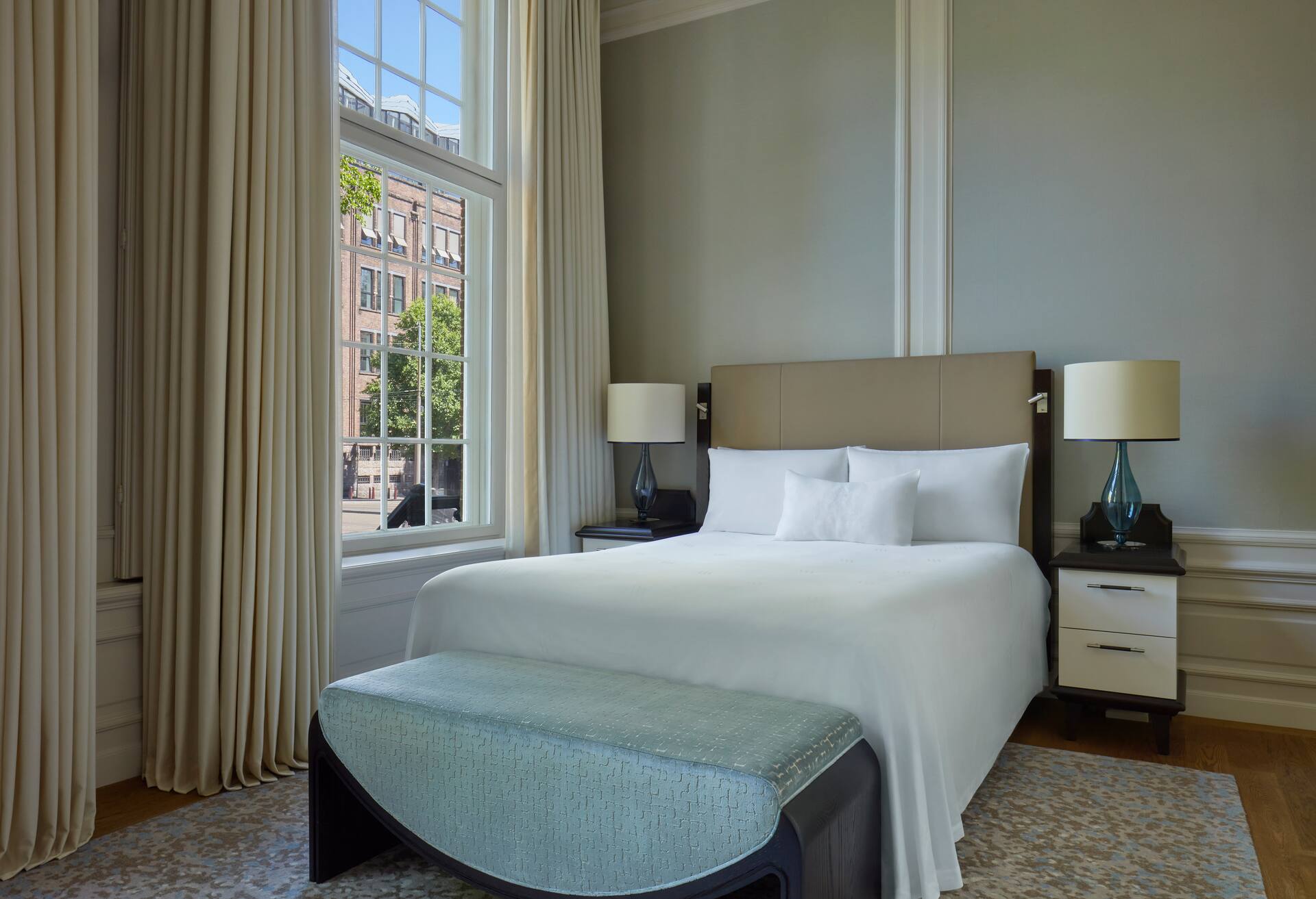 Queen Deluxe Room