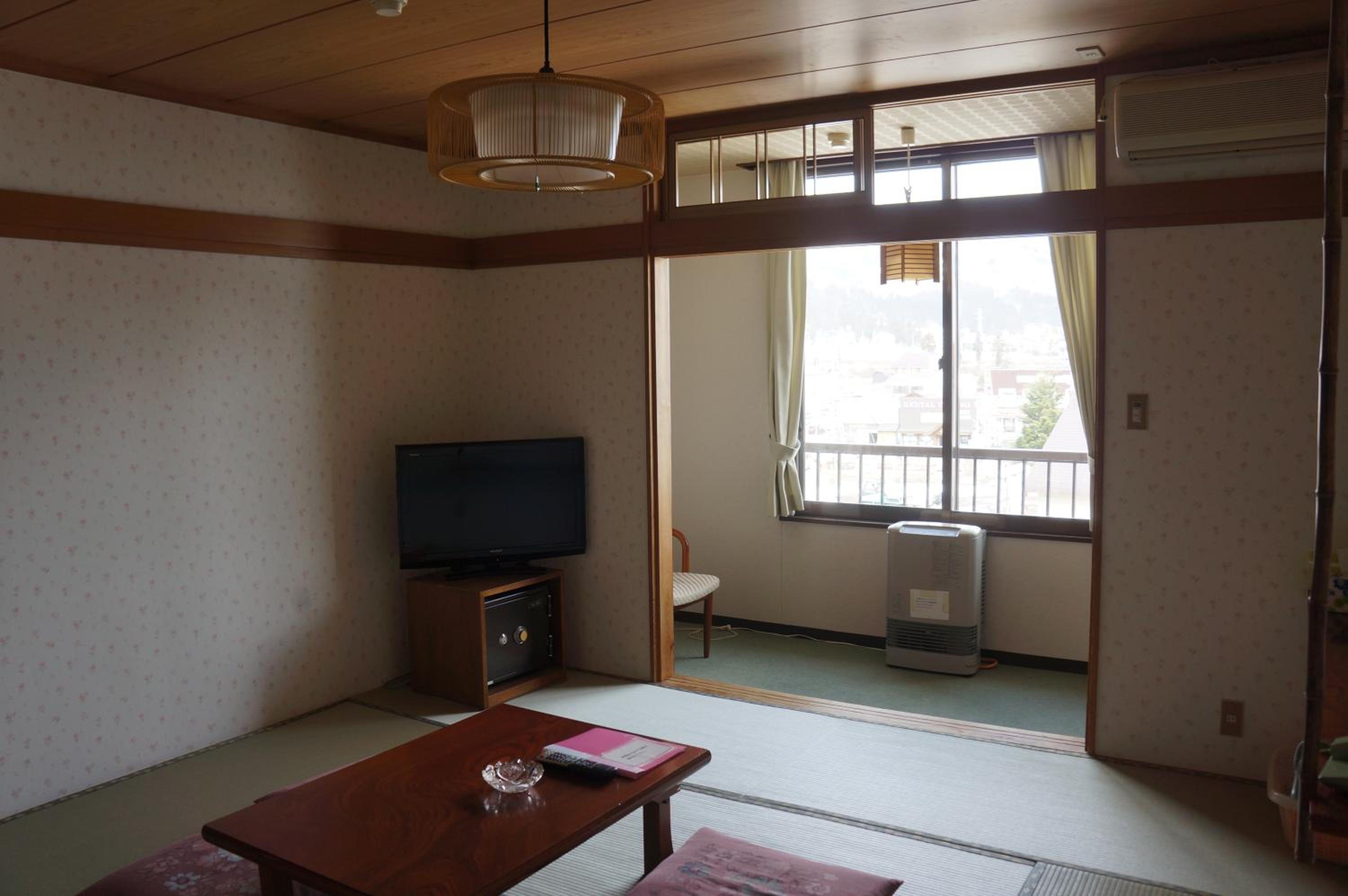 Standard Japanese-Style Room with Shared Bathroom photo 2