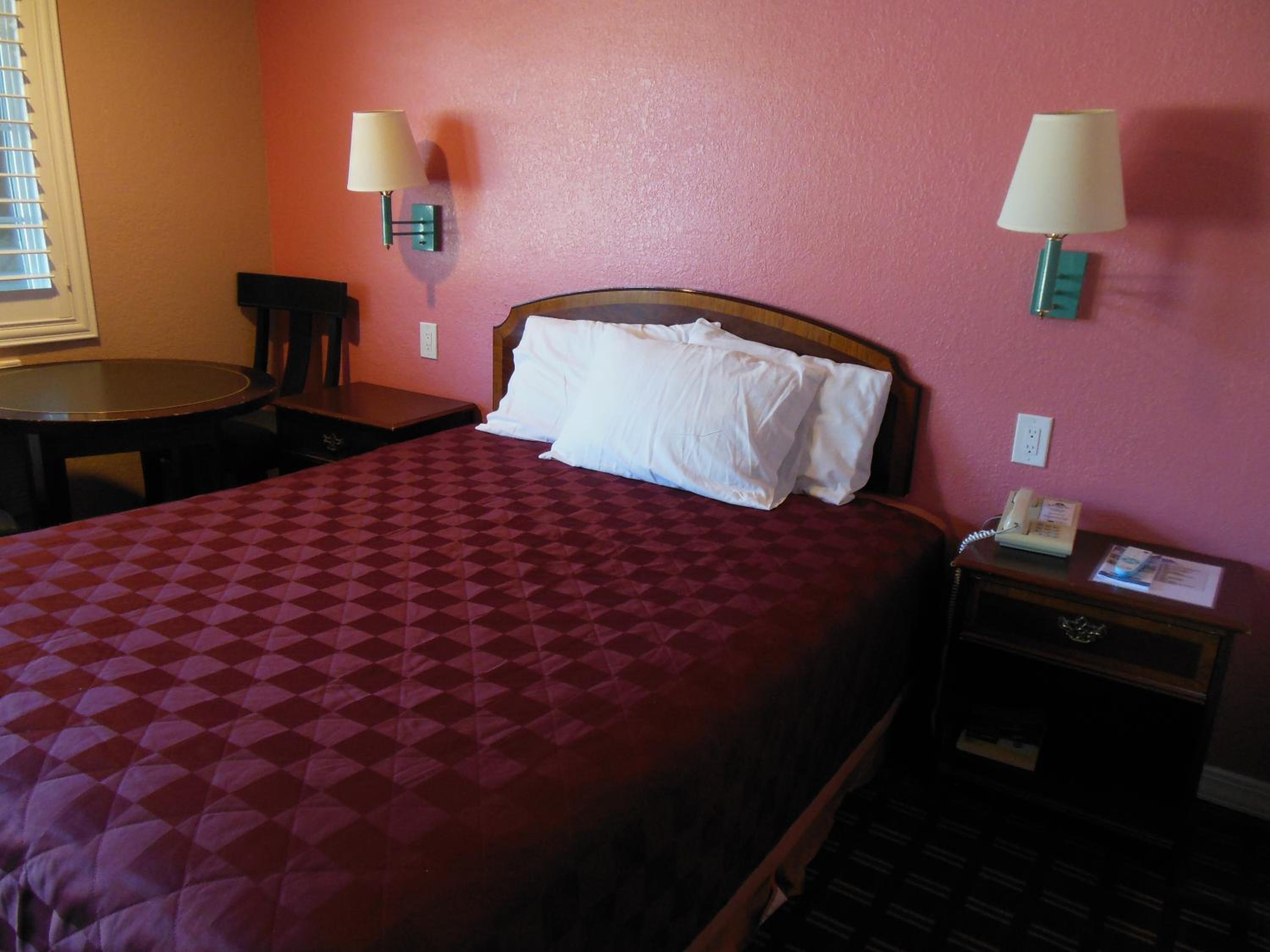 Queen Room - Photo 1