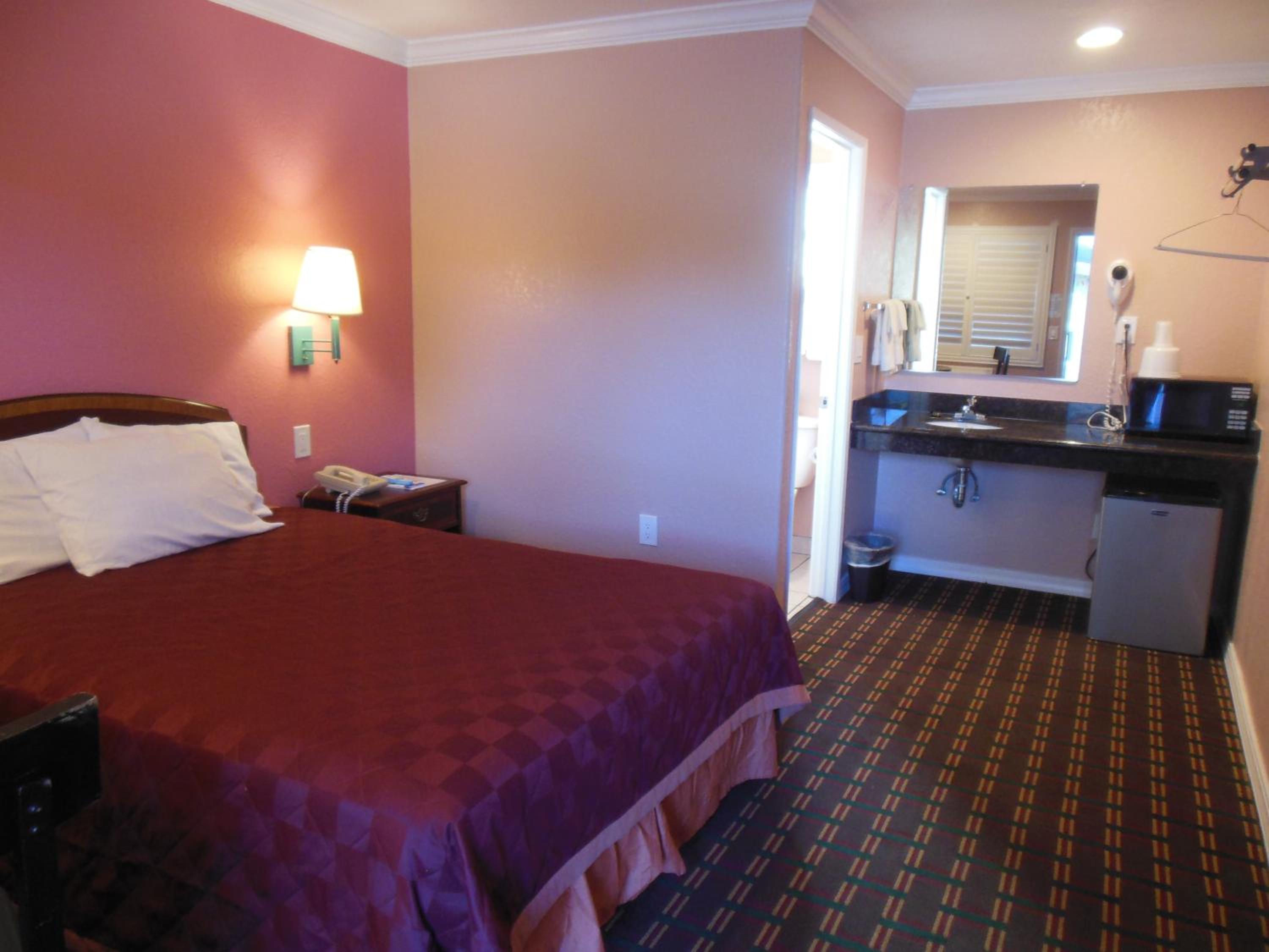 Queen Room - Photo 6