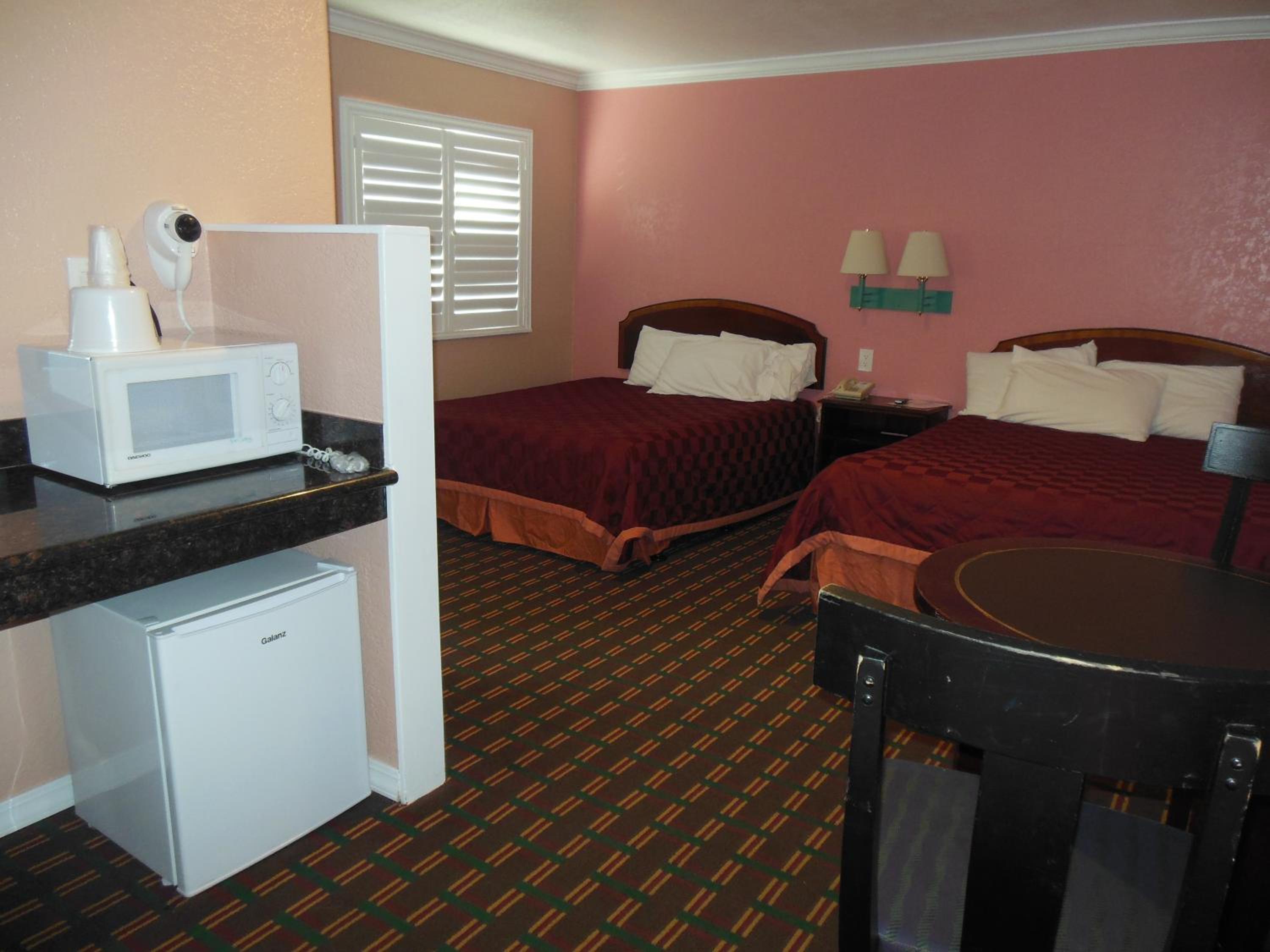 Queen Room with Two Queen Beds - Photo 24