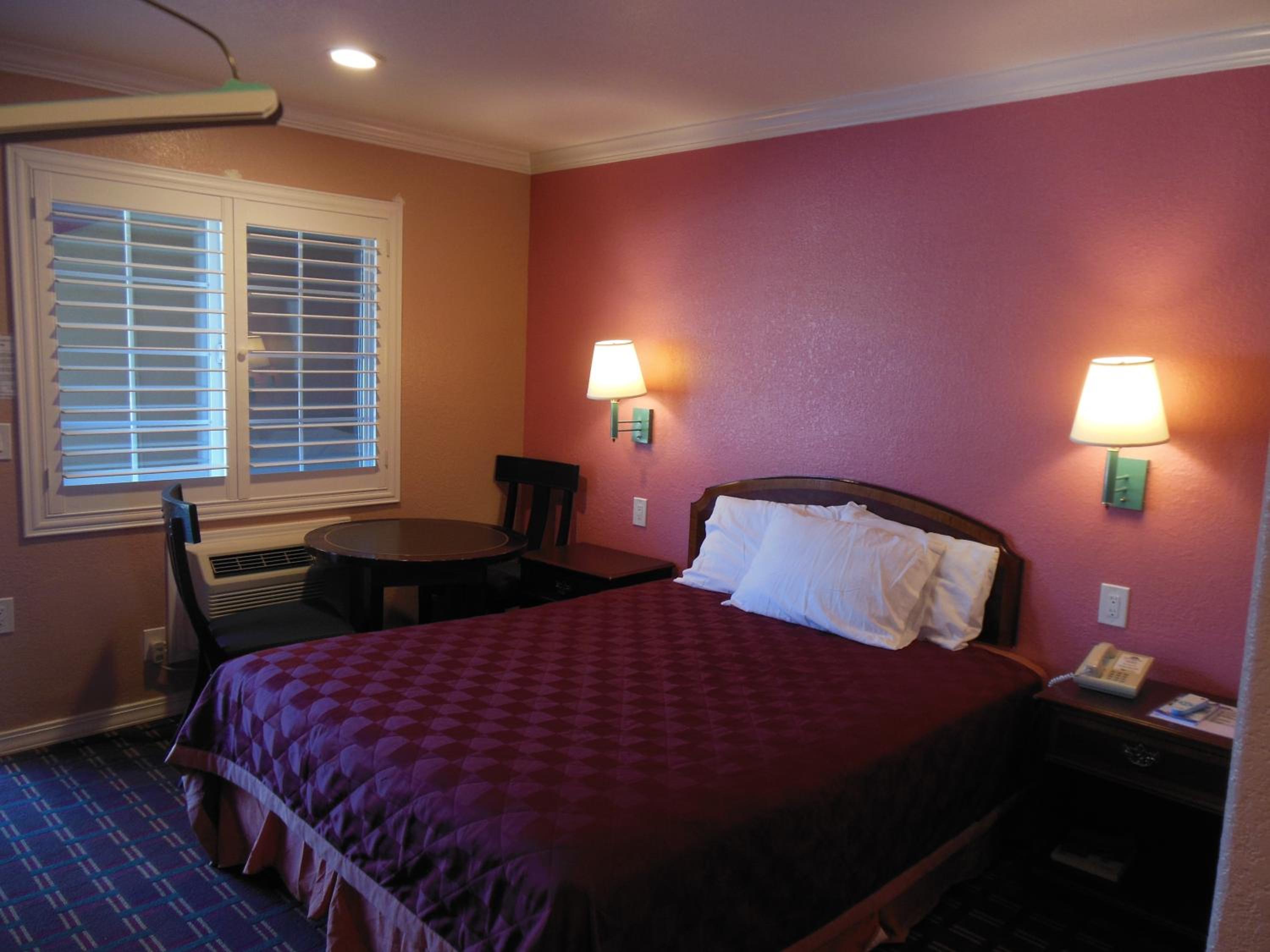 Queen Room - Photo 8