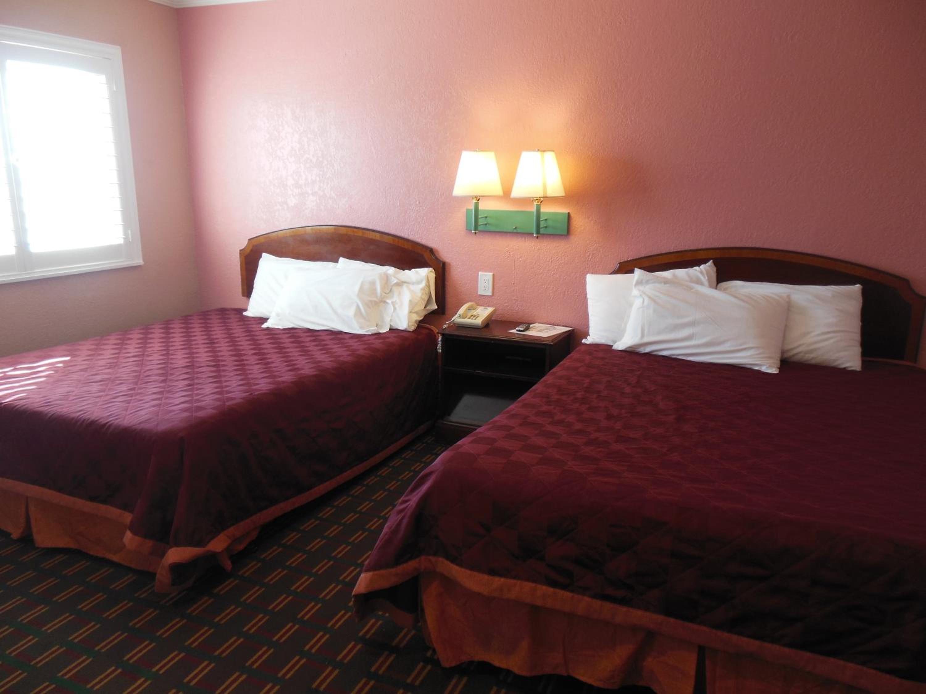Queen Room with Two Queen Beds - Photo 23
