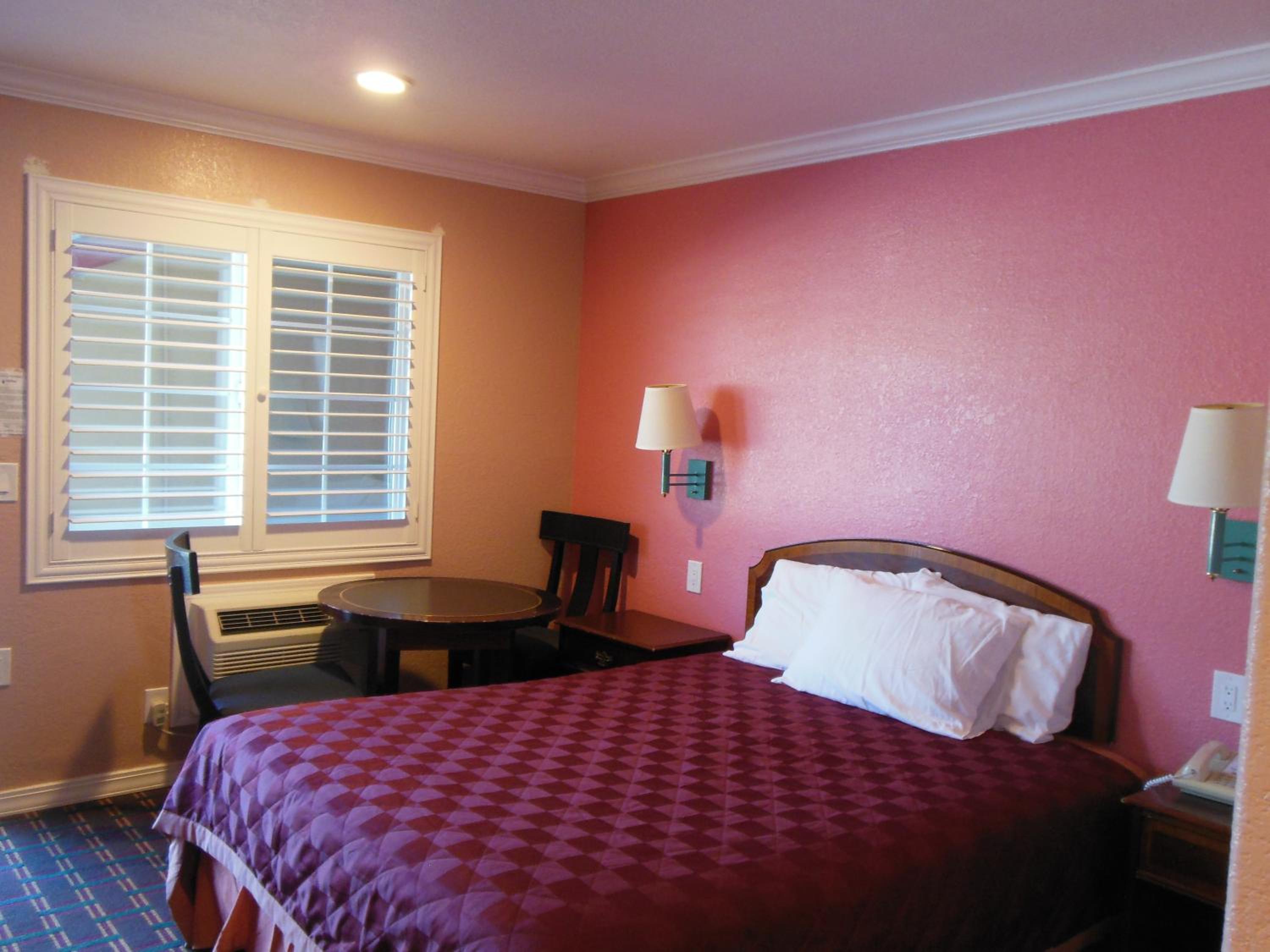 Queen Room - Photo 9