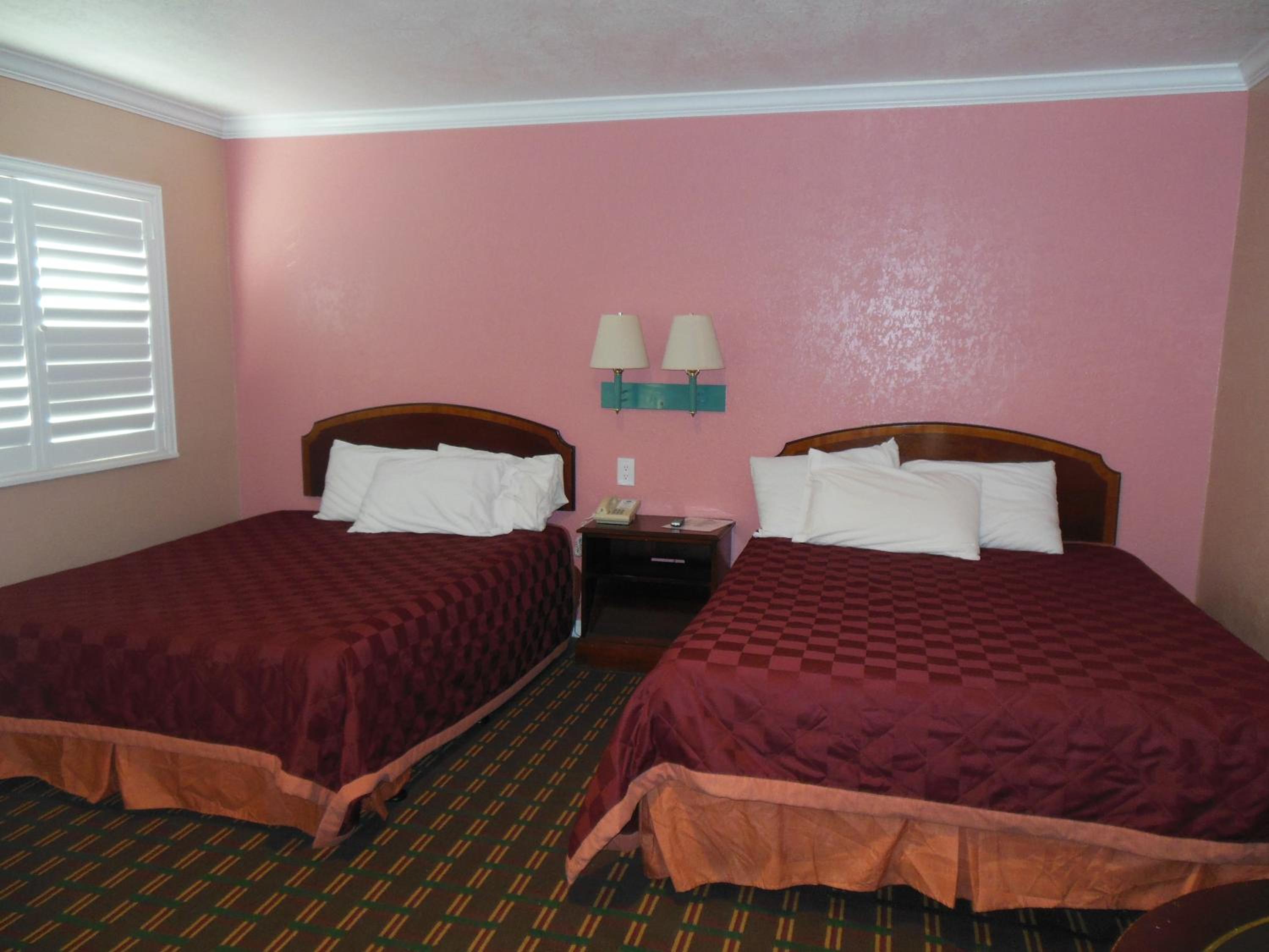 Queen Room with Two Queen Beds - Photo 21