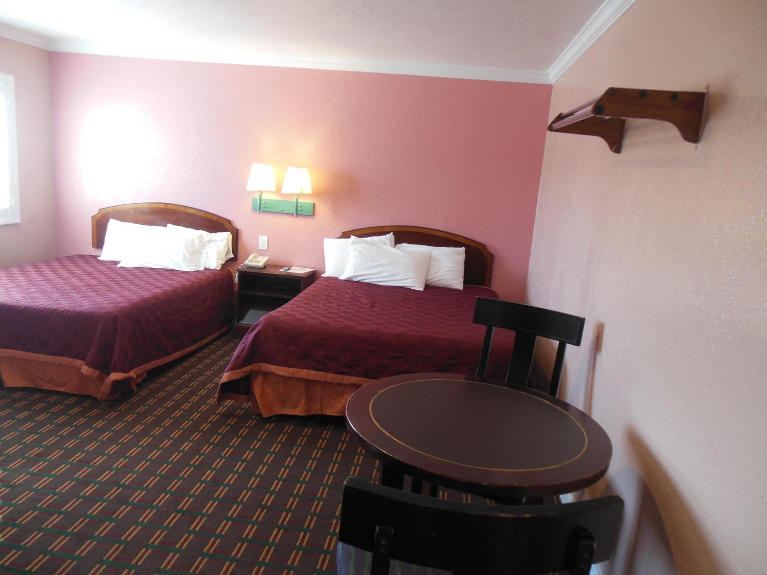 Queen Room with Two Queen Beds - Photo 20