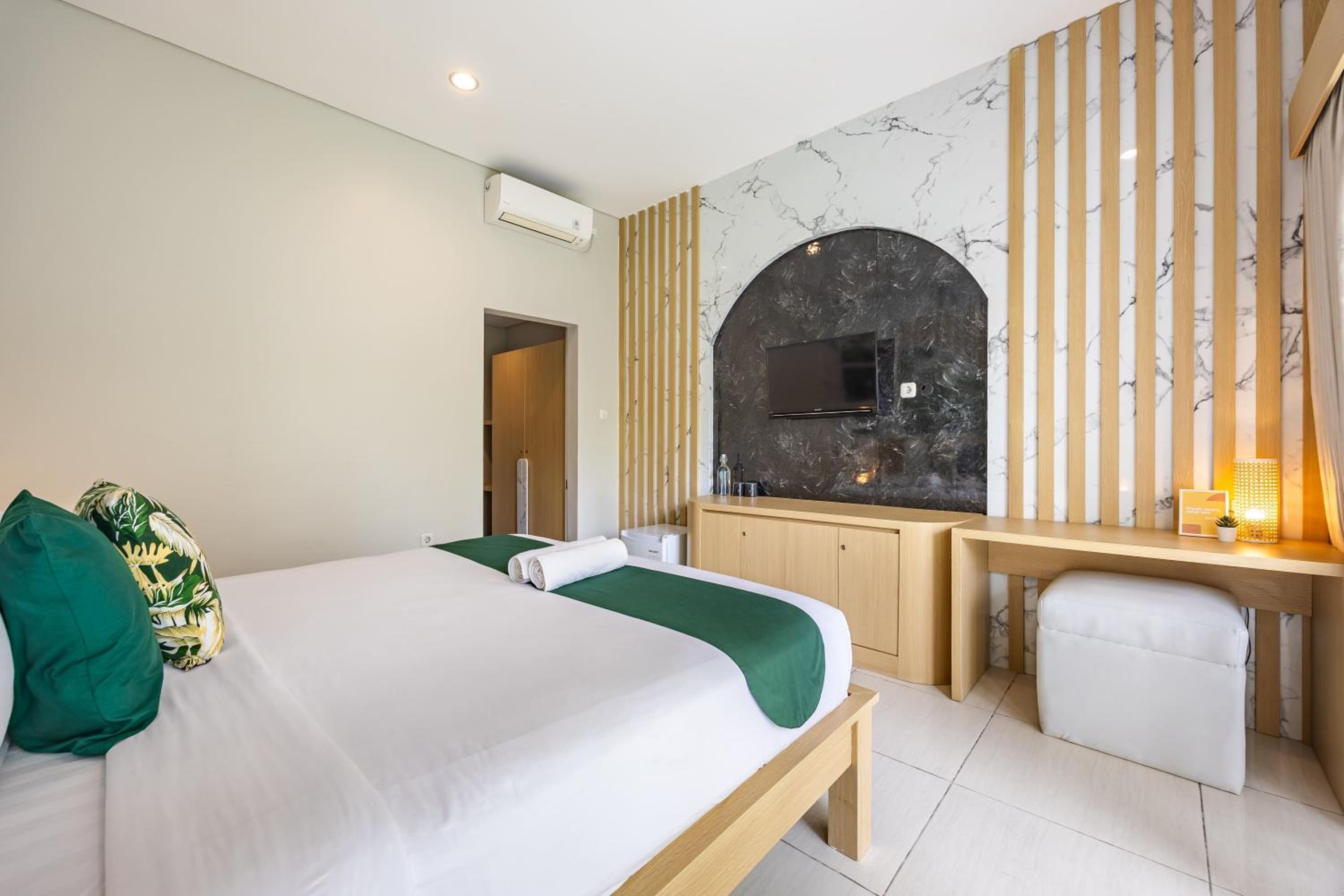 Suite - Photo 5