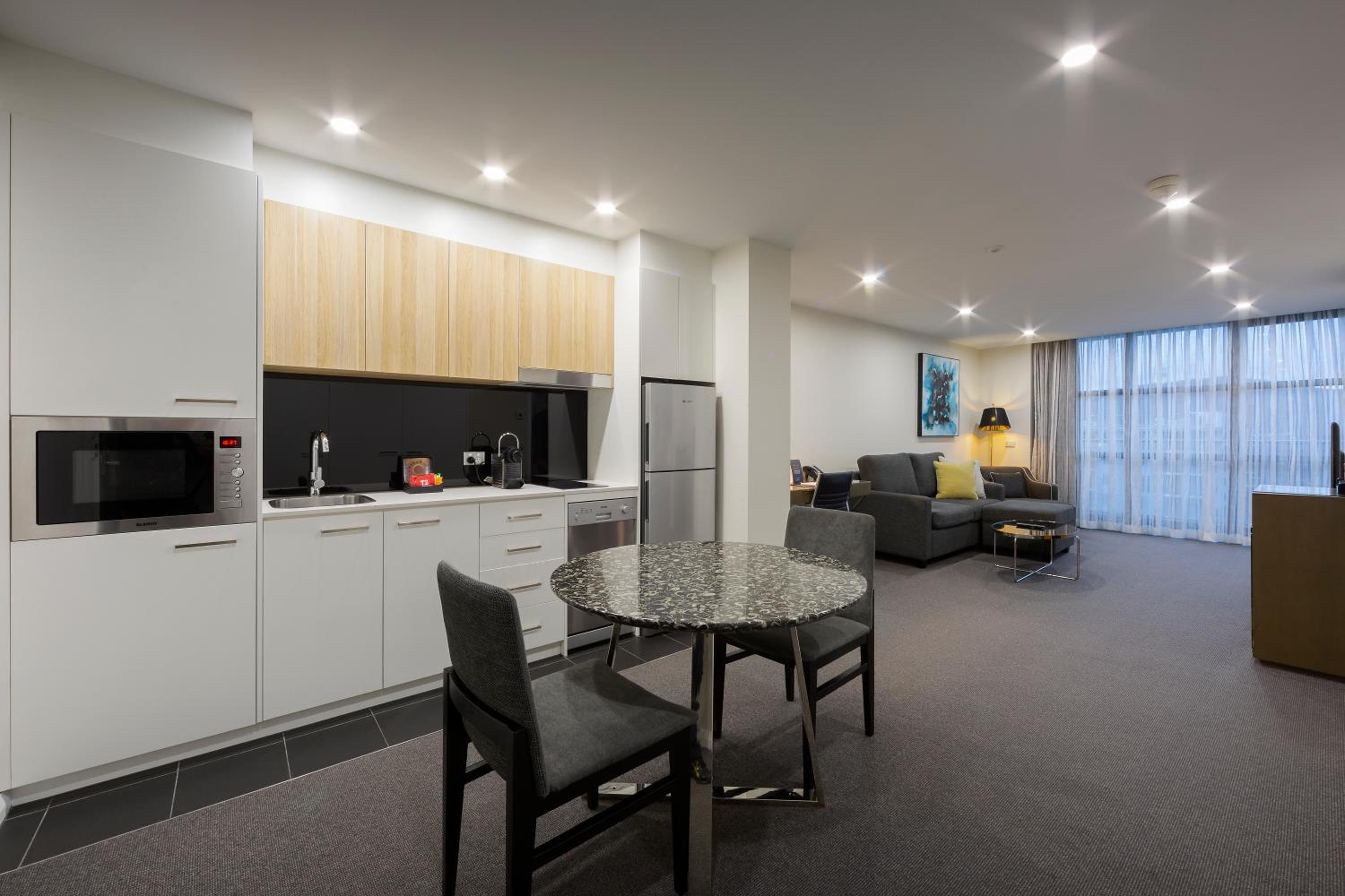 One Bedroom Executive Apartment with Balcony photo 2