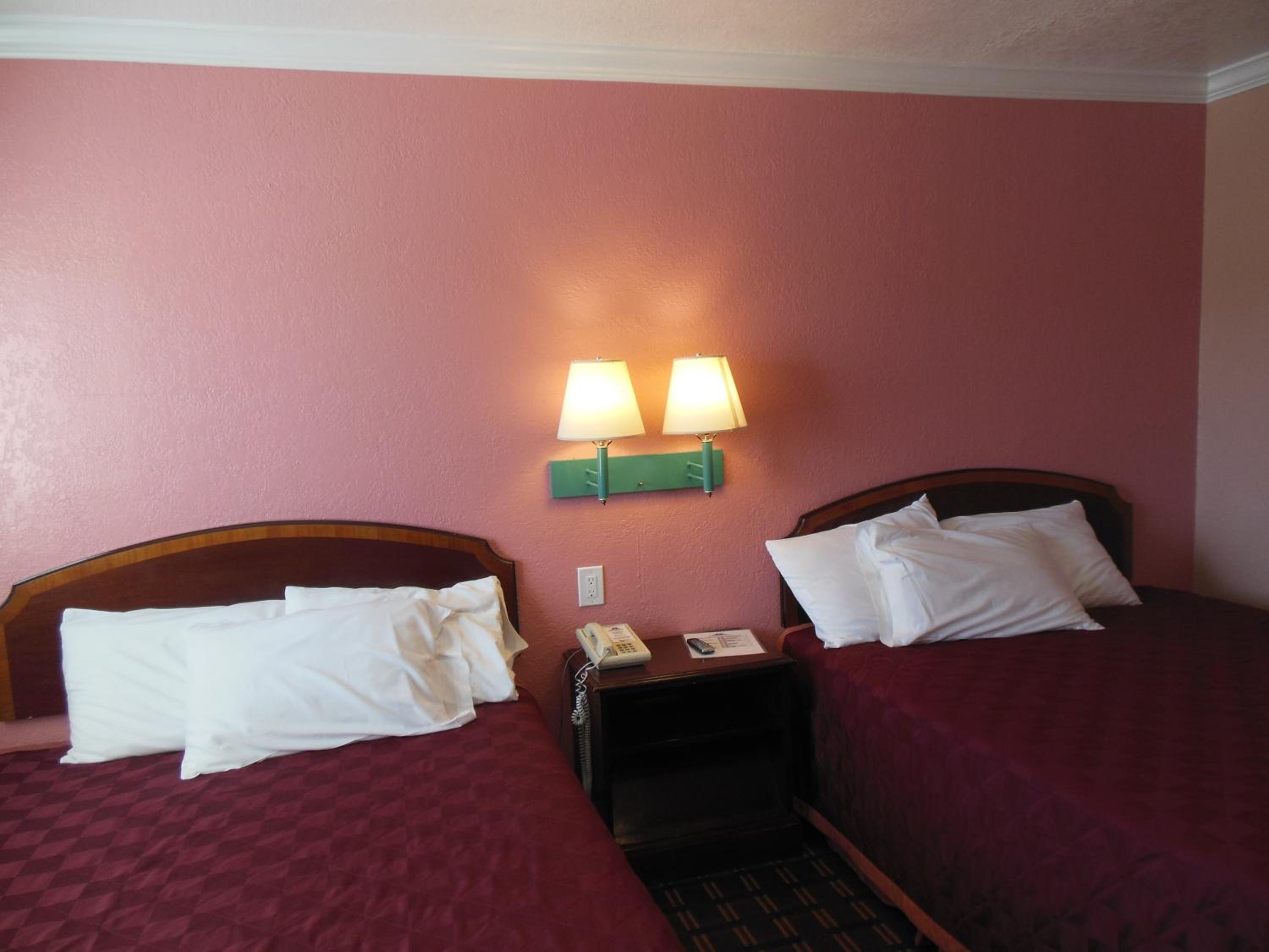 Queen Room with Two Queen Beds - Photo 3