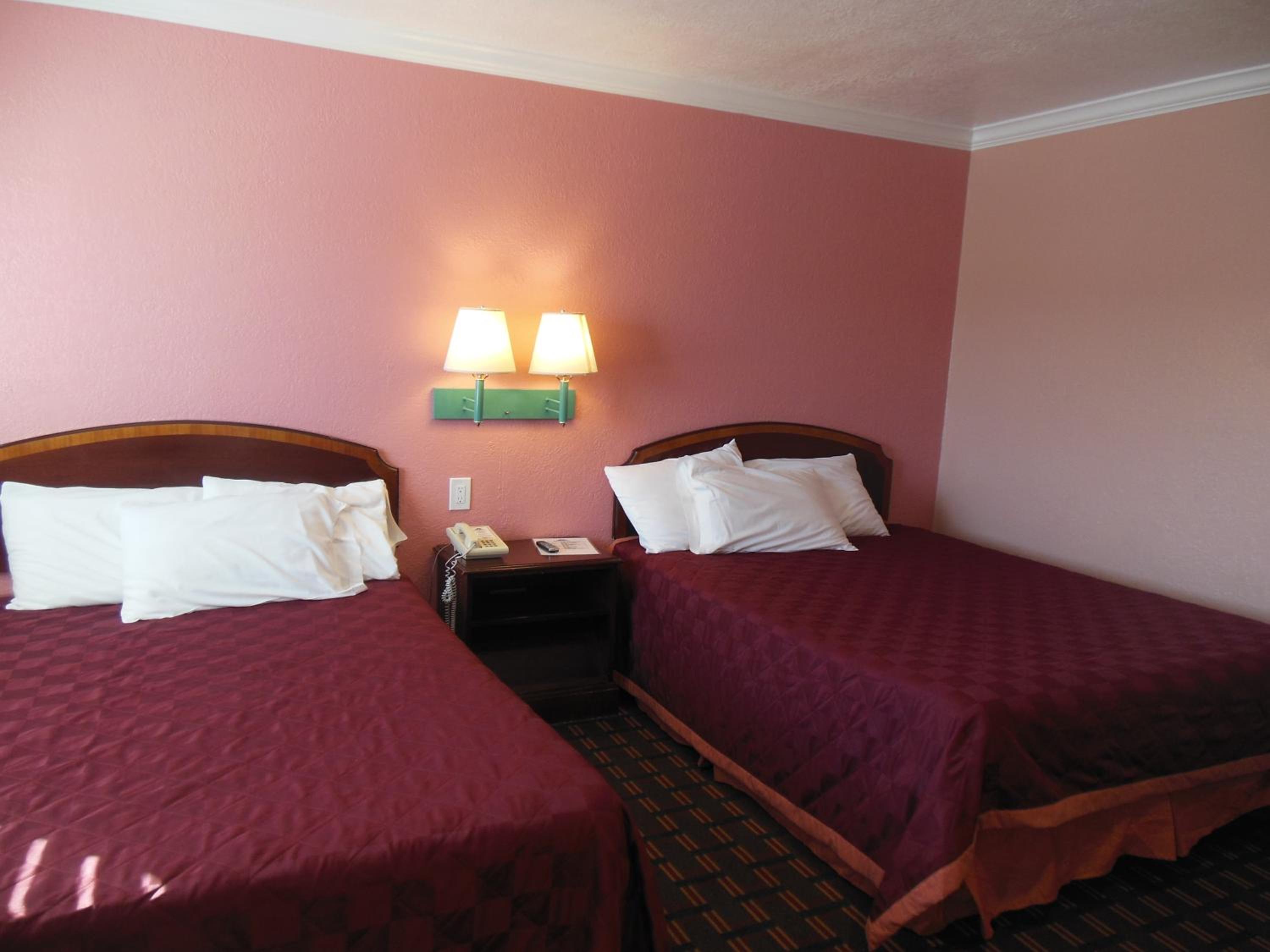 Queen Room with Two Queen Beds - Photo 7