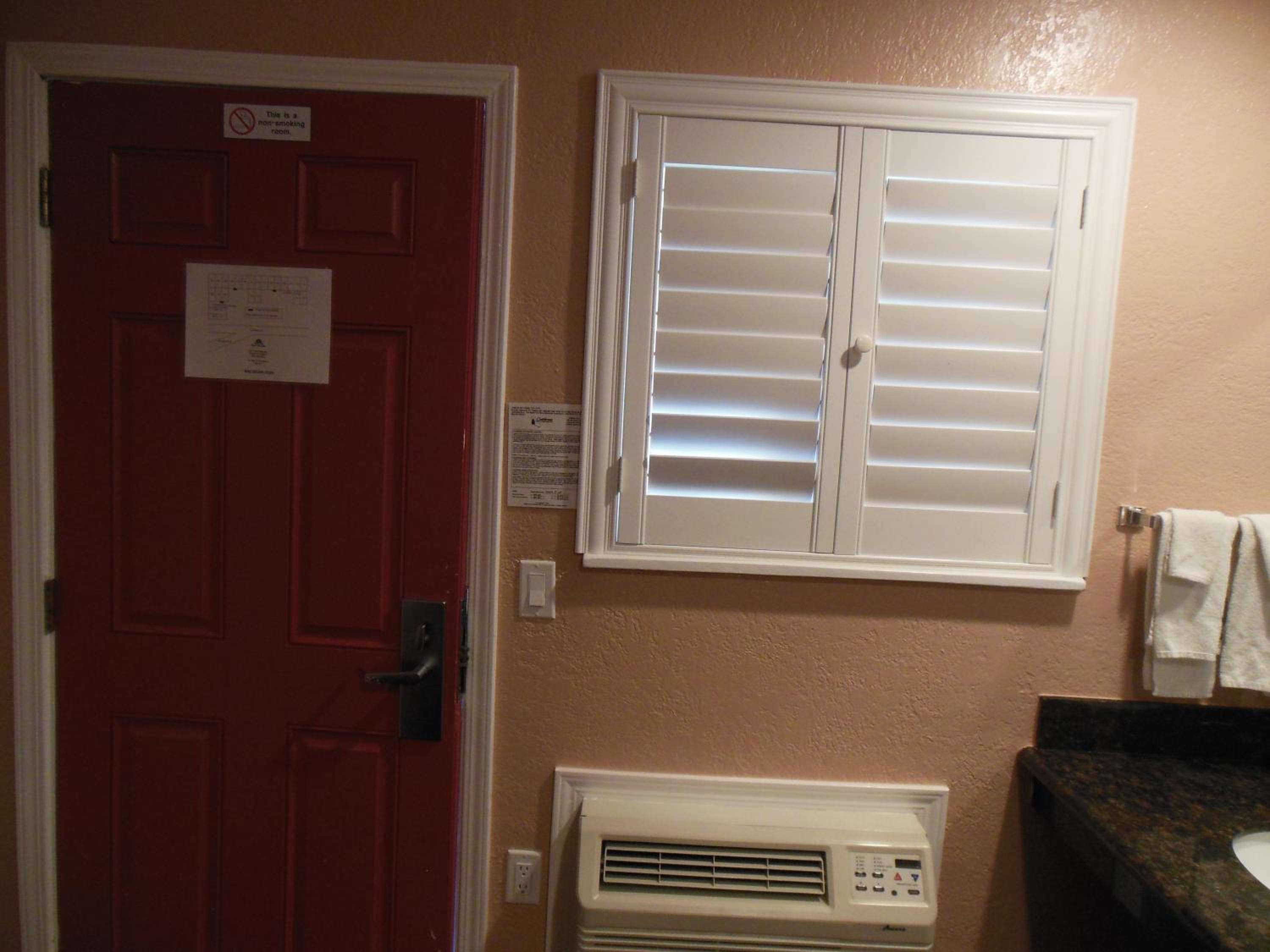 Queen Room with Two Queen Beds - Photo 28