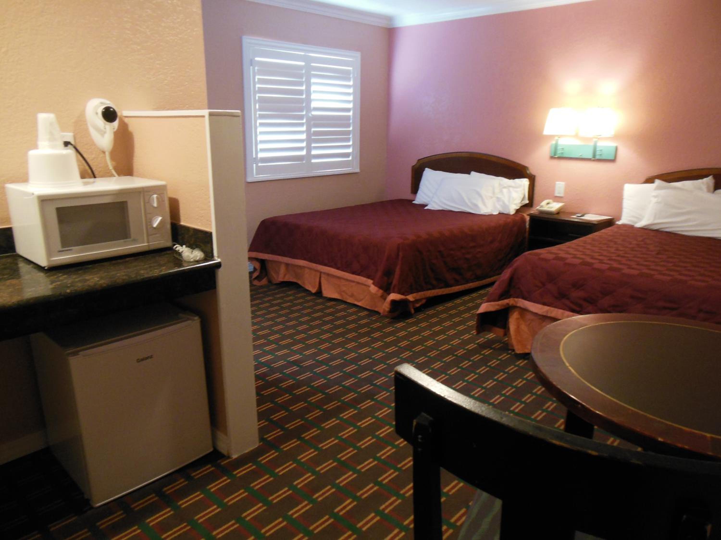 Queen Room with Two Queen Beds - Photo 11