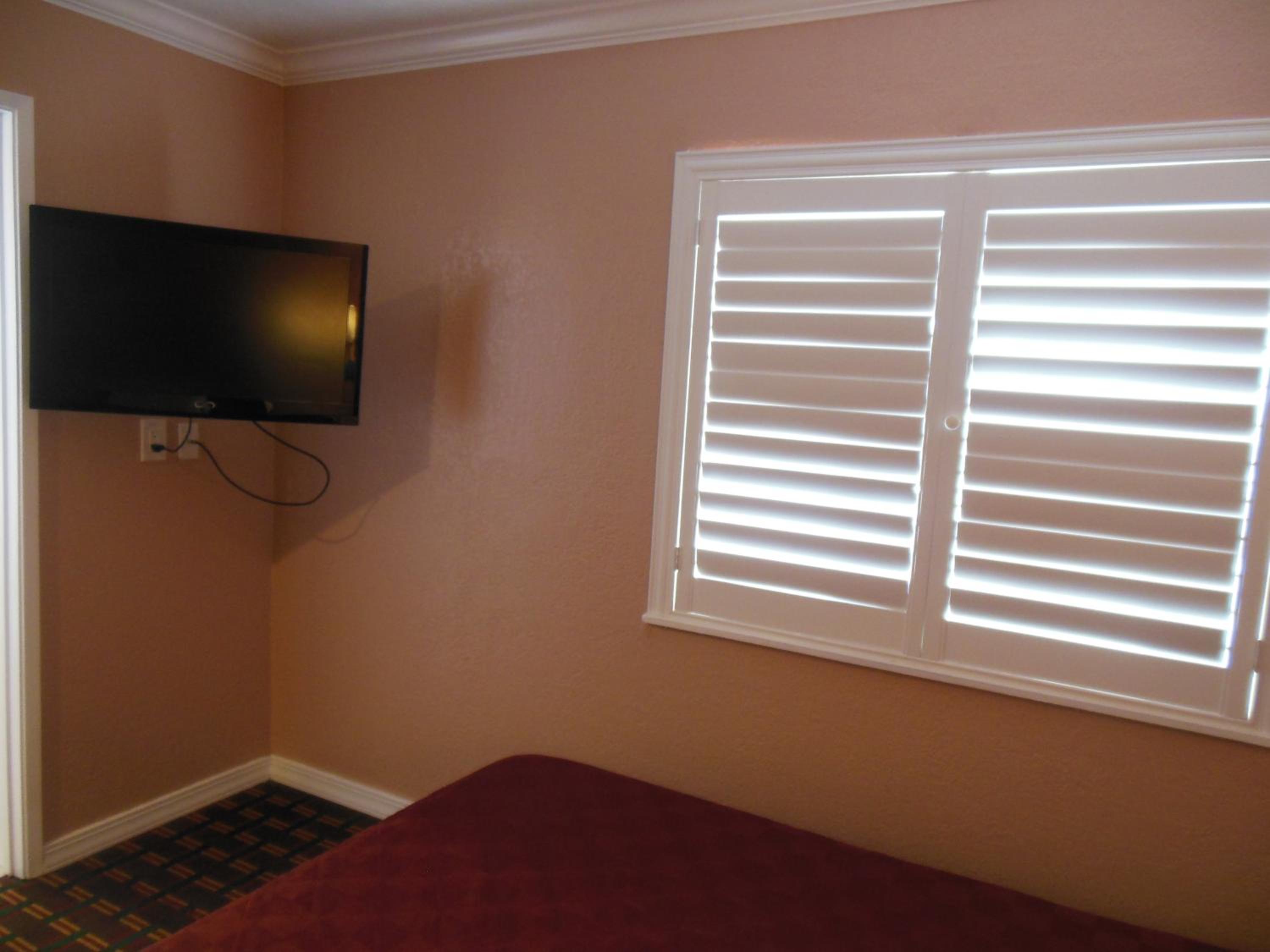 Queen Room with Two Queen Beds - Photo 5