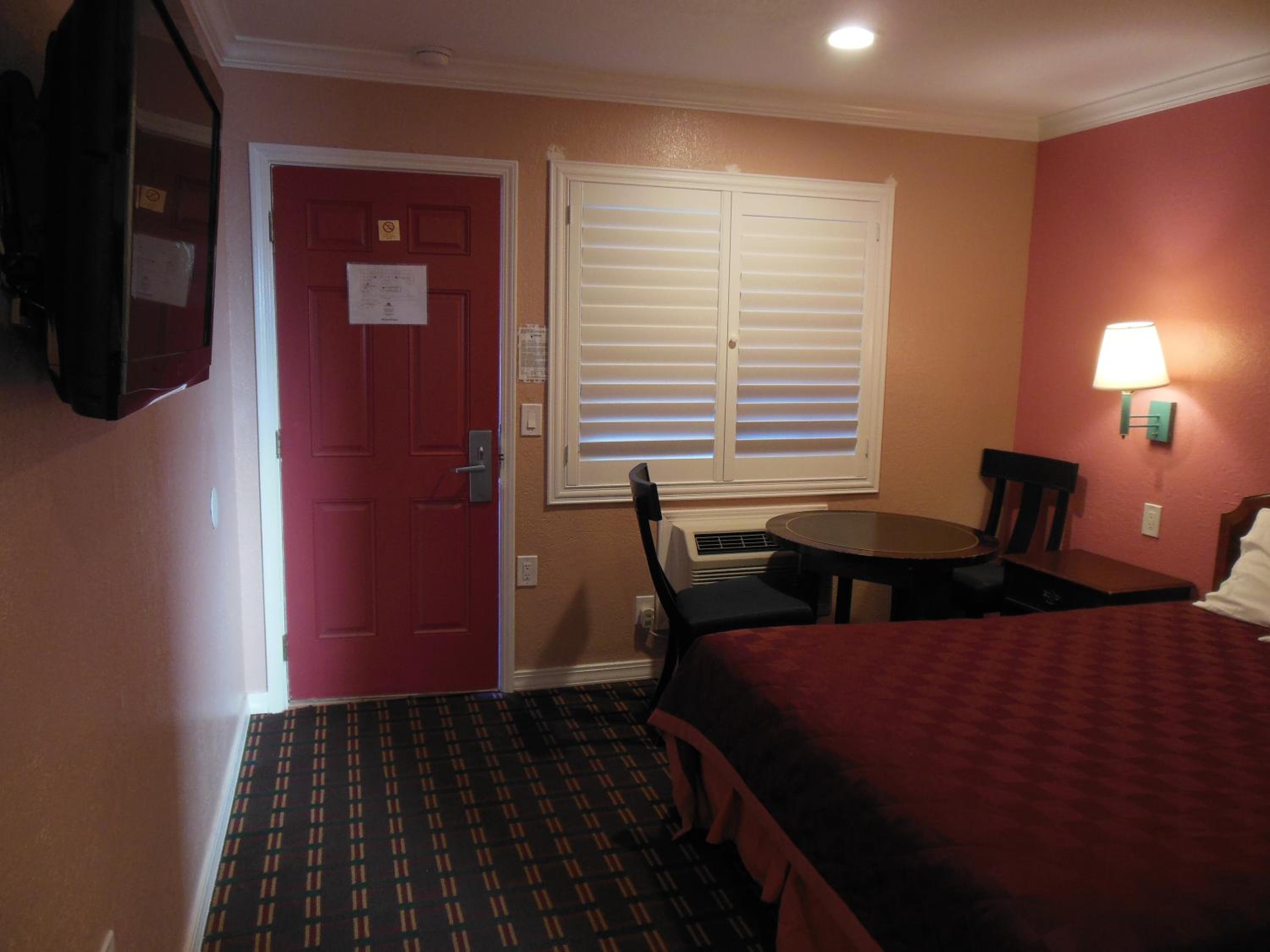 Queen Room - Photo 10