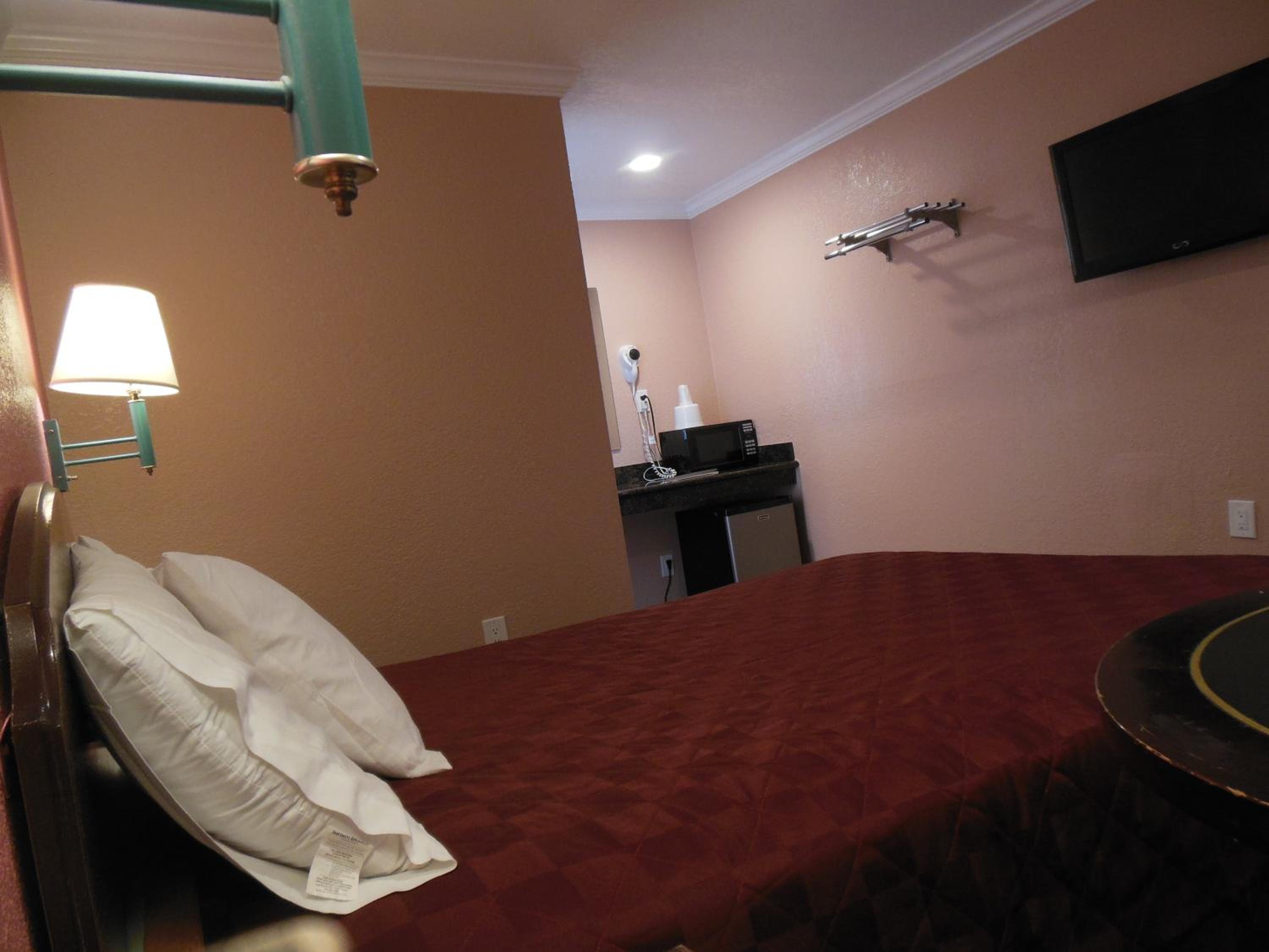 Queen Room - Photo 11