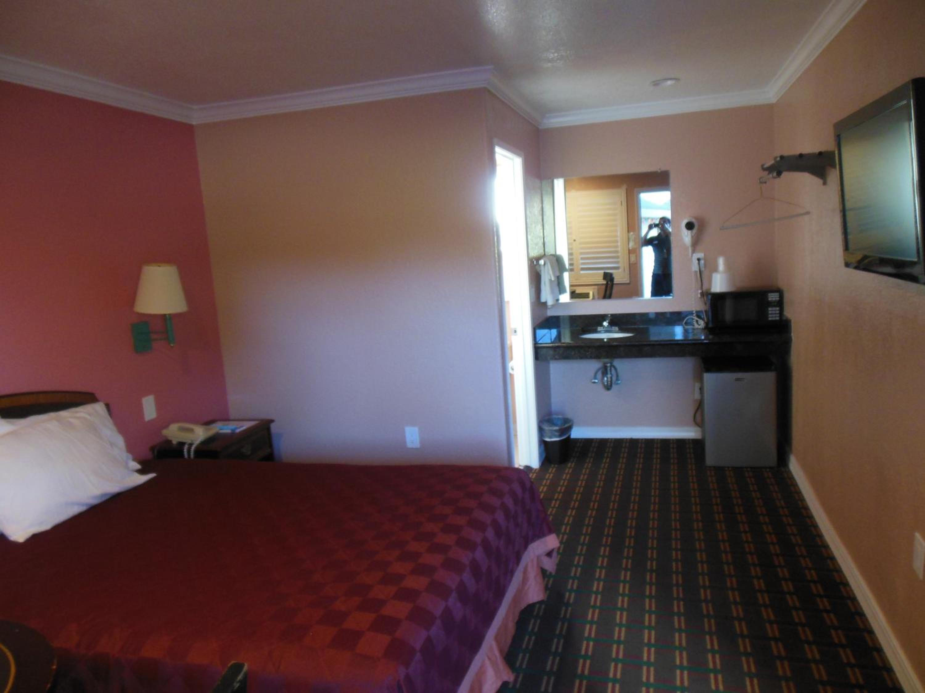 Queen Room - Photo 13