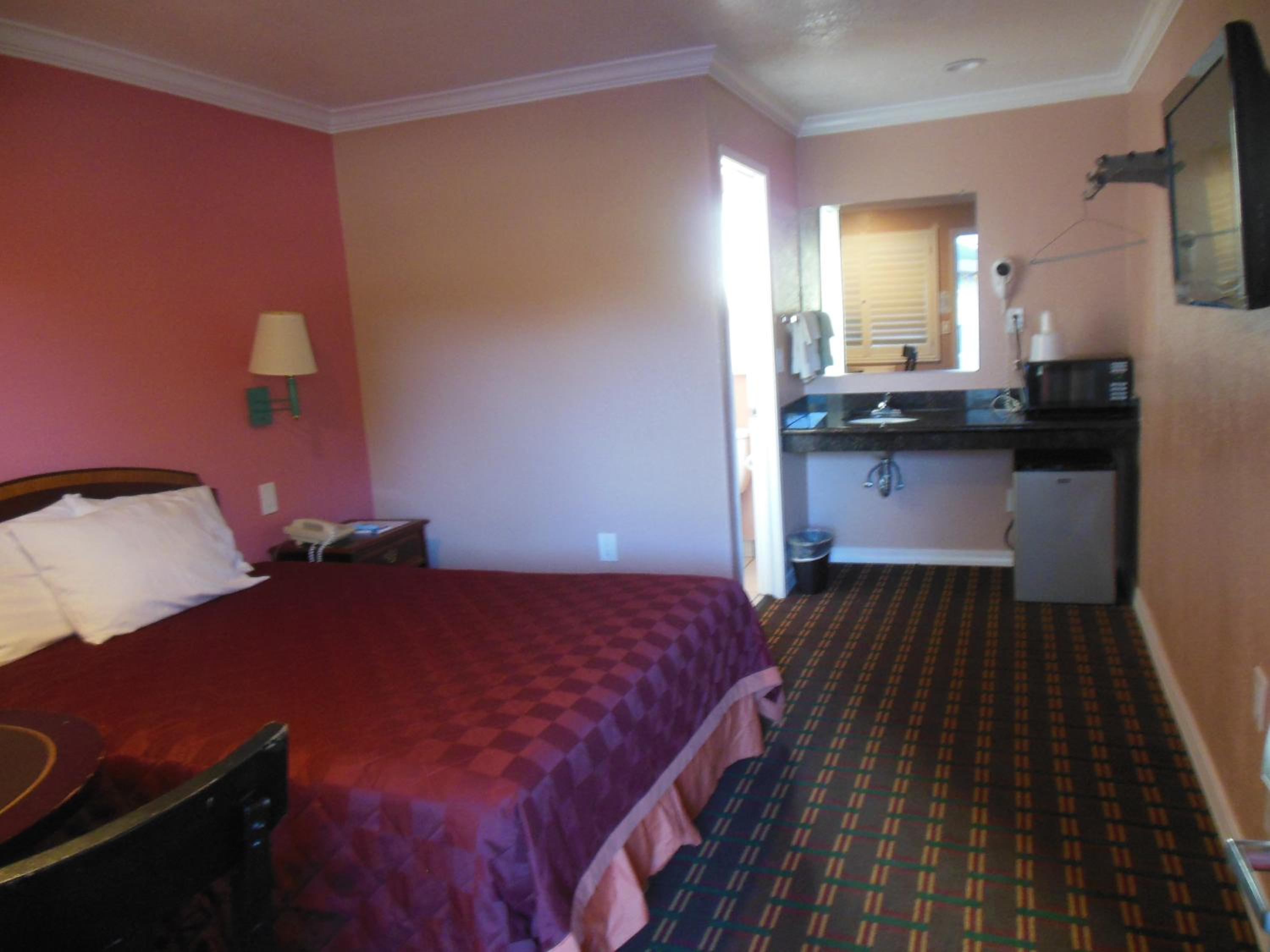 Queen Room - Photo 15