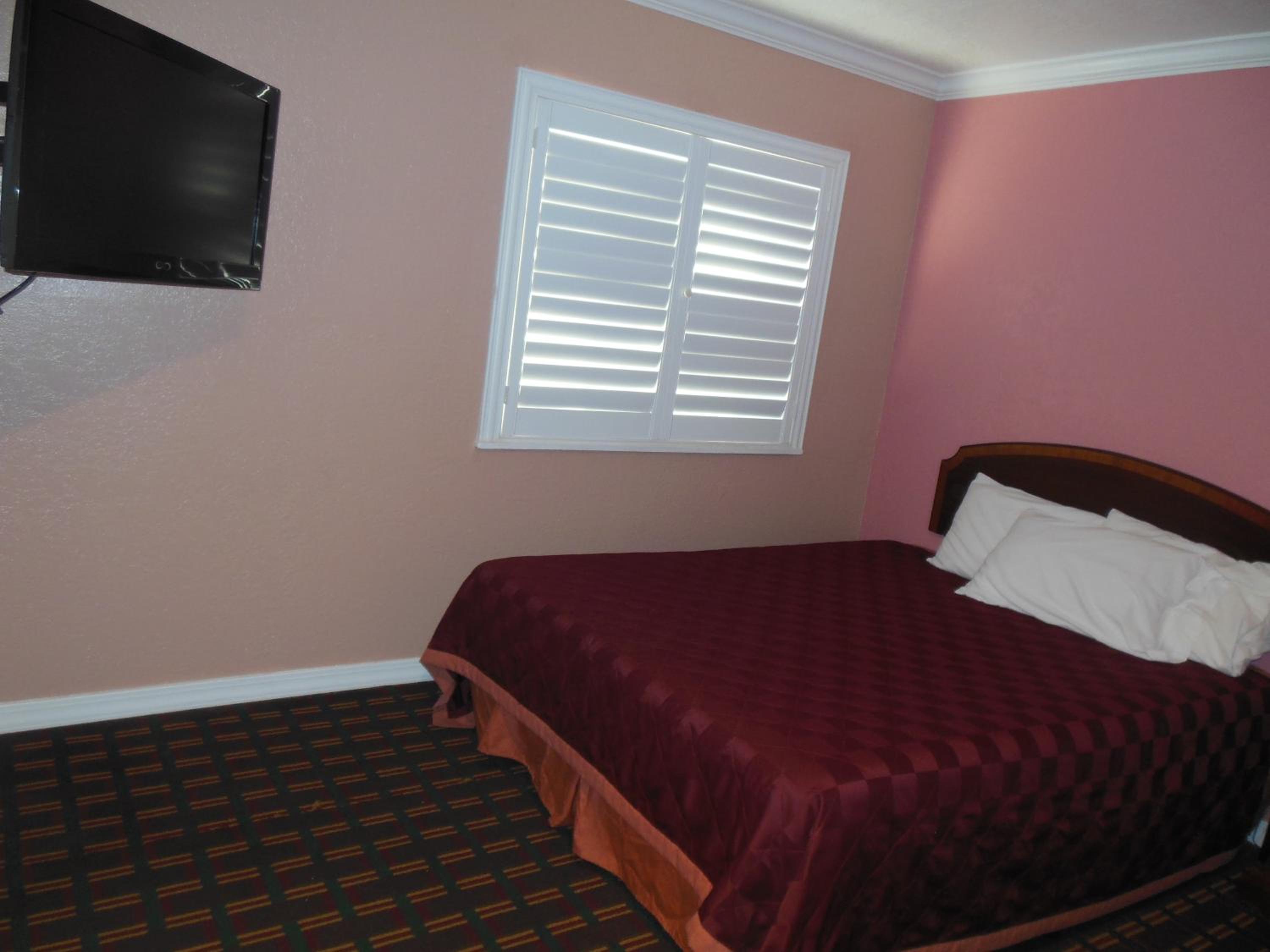 Queen Room - Photo 2