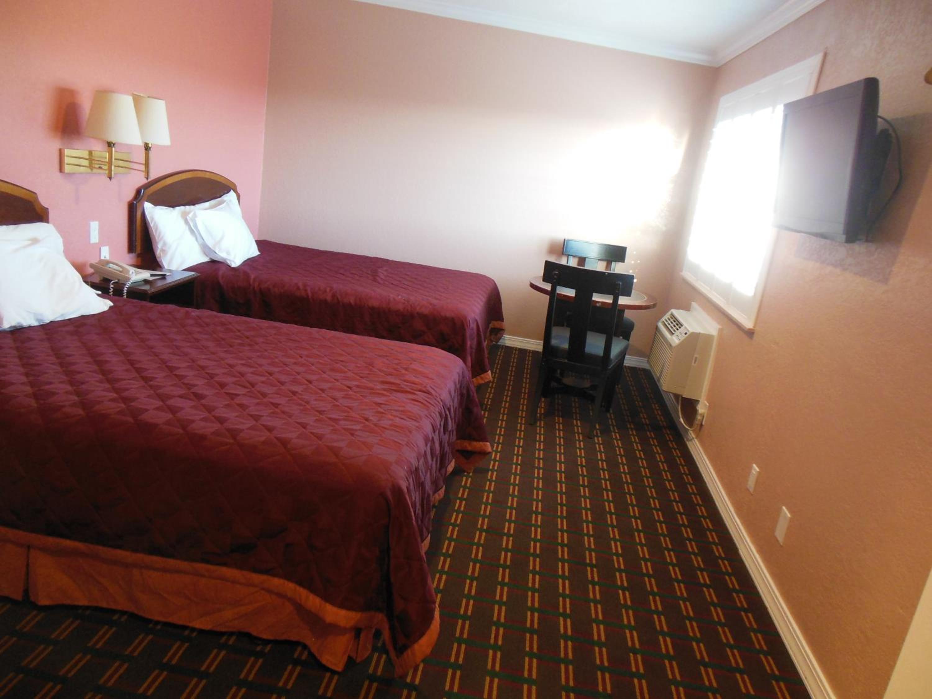 Queen Room with Two Queen Beds - Photo 14