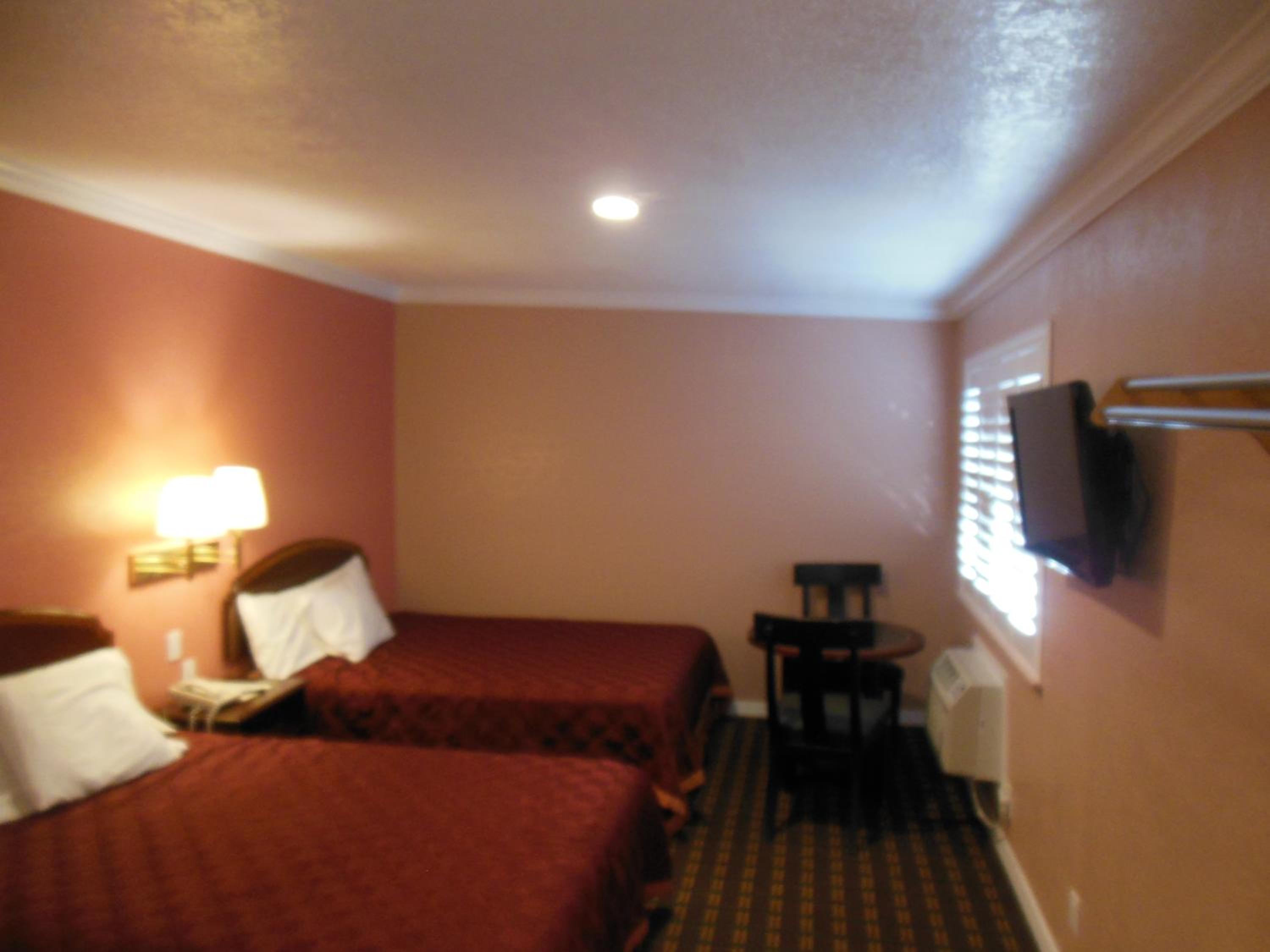 Queen Room with Two Queen Beds - Photo 6