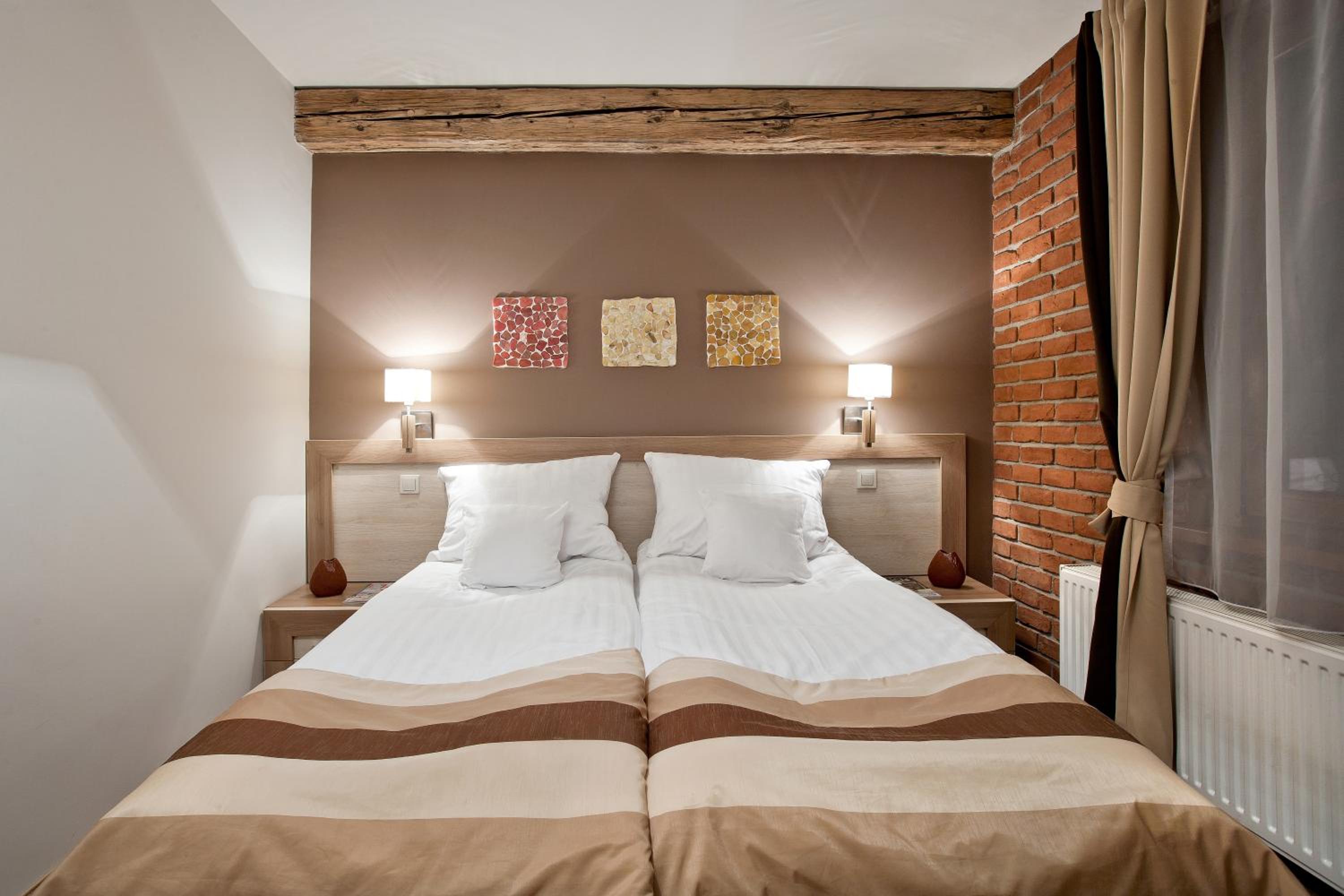 Double or Twin Room - Photo 5