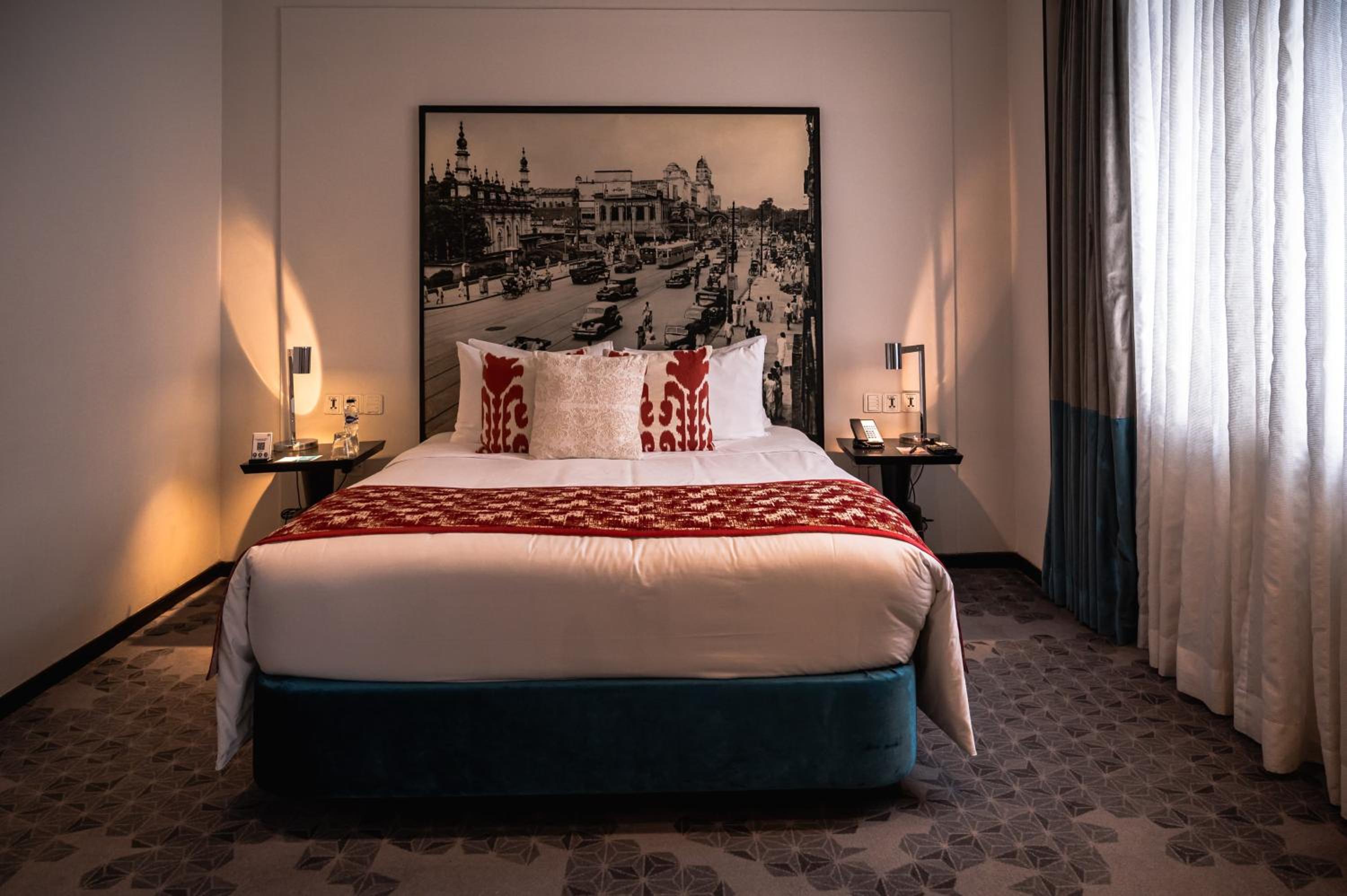 The Residence with In room check In, Welcome drinks on arrival, Happy Hours from 1830 hrs to 2030 hrs at The Residence Lounge, 2pcs ironing complimentary, One way transfer included, One hour business center usage included (prior intimation needed) - Photo 6