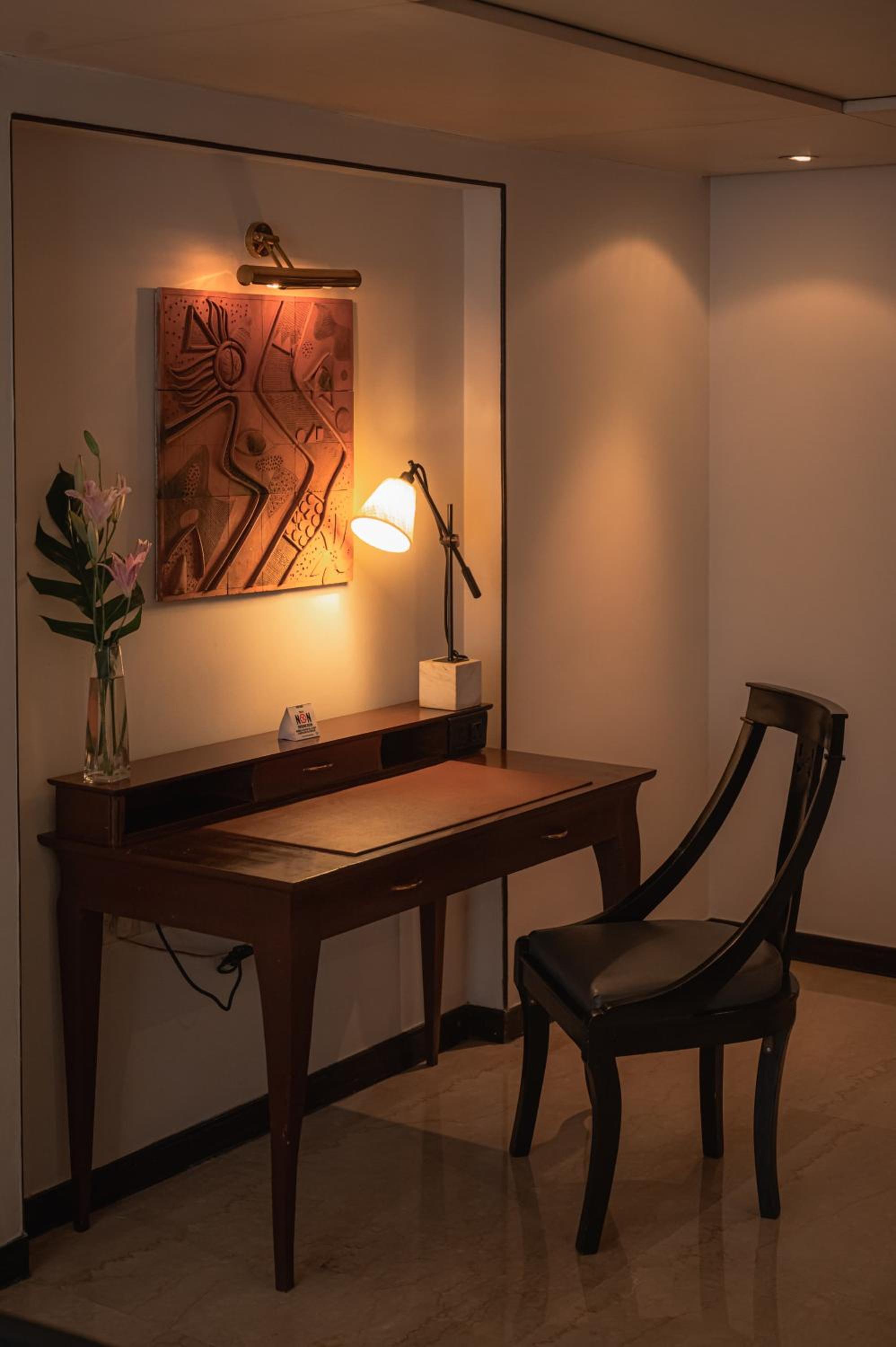 The Residence with In room check In, Welcome drinks on arrival, Happy Hours from 1830 hrs to 2030 hrs at The Residence Lounge, 2pcs ironing complimentary, One way transfer included, One hour business center usage included (prior intimation needed) - Photo 9