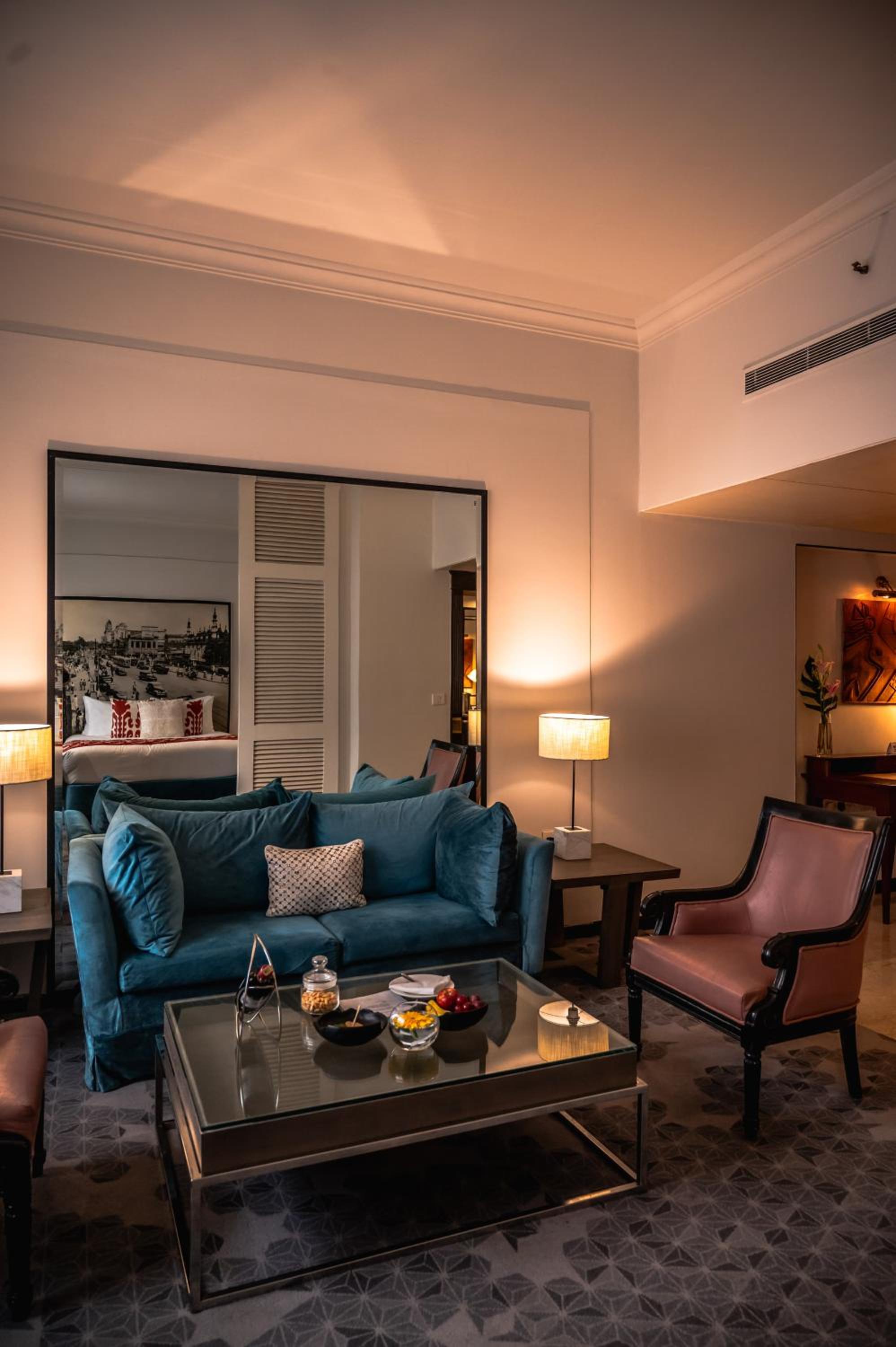 The Residence with In room check In, Welcome drinks on arrival, Happy Hours from 1830 hrs to 2030 hrs at The Residence Lounge, 2pcs ironing complimentary, One way transfer included, One hour business center usage included (prior intimation needed) - Photo 3