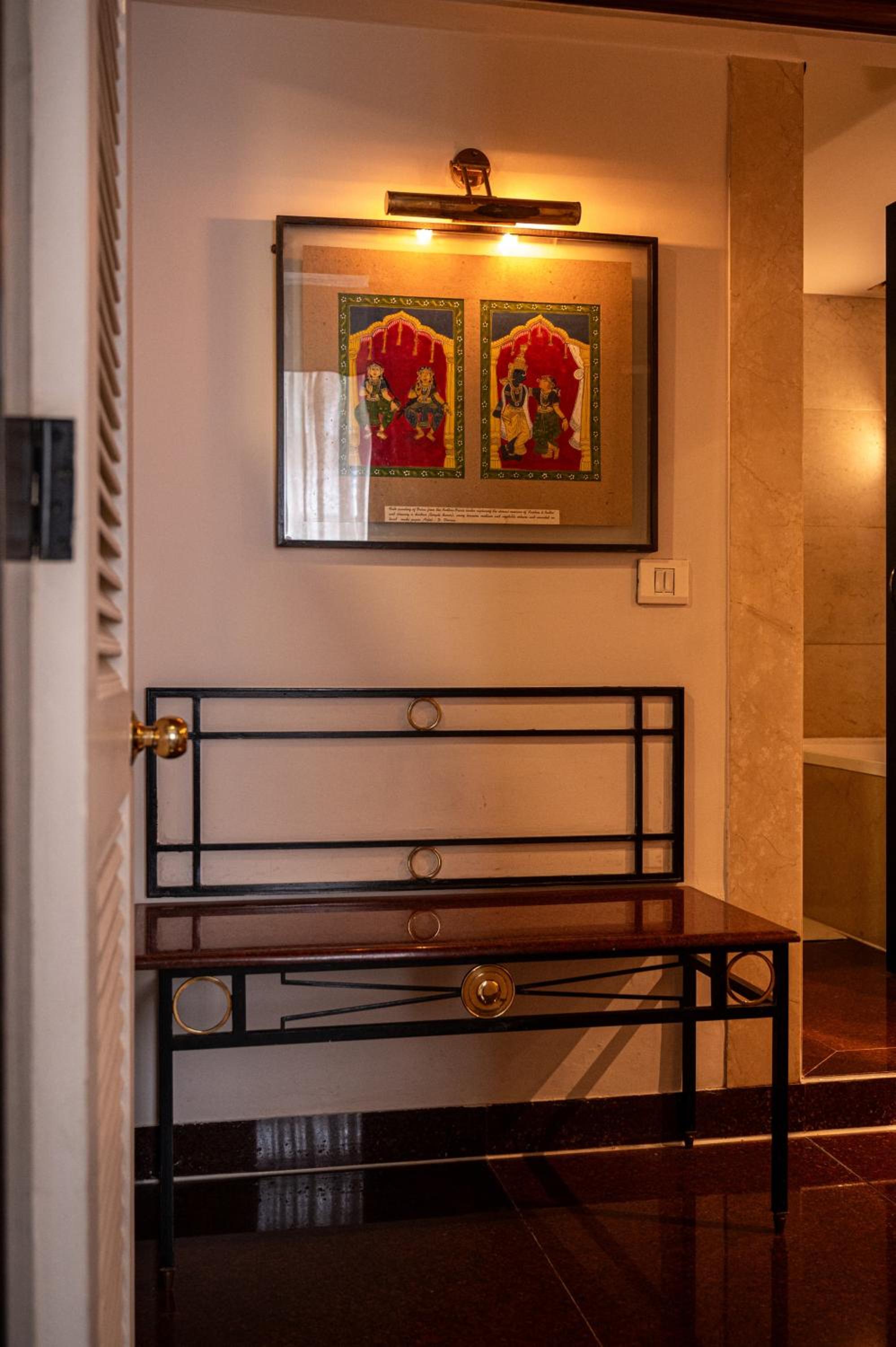The Residence with In room check In, Welcome drinks on arrival, Happy Hours from 1830 hrs to 2030 hrs at The Residence Lounge, 2pcs ironing complimentary, One way transfer included, One hour business center usage included (prior intimation needed) - Photo 2