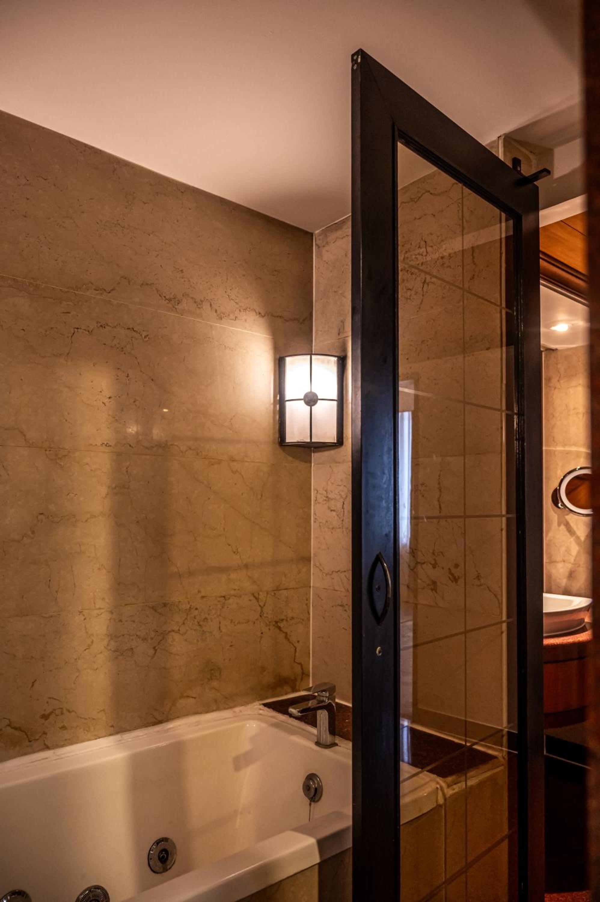 The Residence with In room check In, Welcome drinks on arrival, Happy Hours from 1830 hrs to 2030 hrs at The Residence Lounge, 2pcs ironing complimentary, One way transfer included, One hour business center usage included (prior intimation needed) - Photo 1