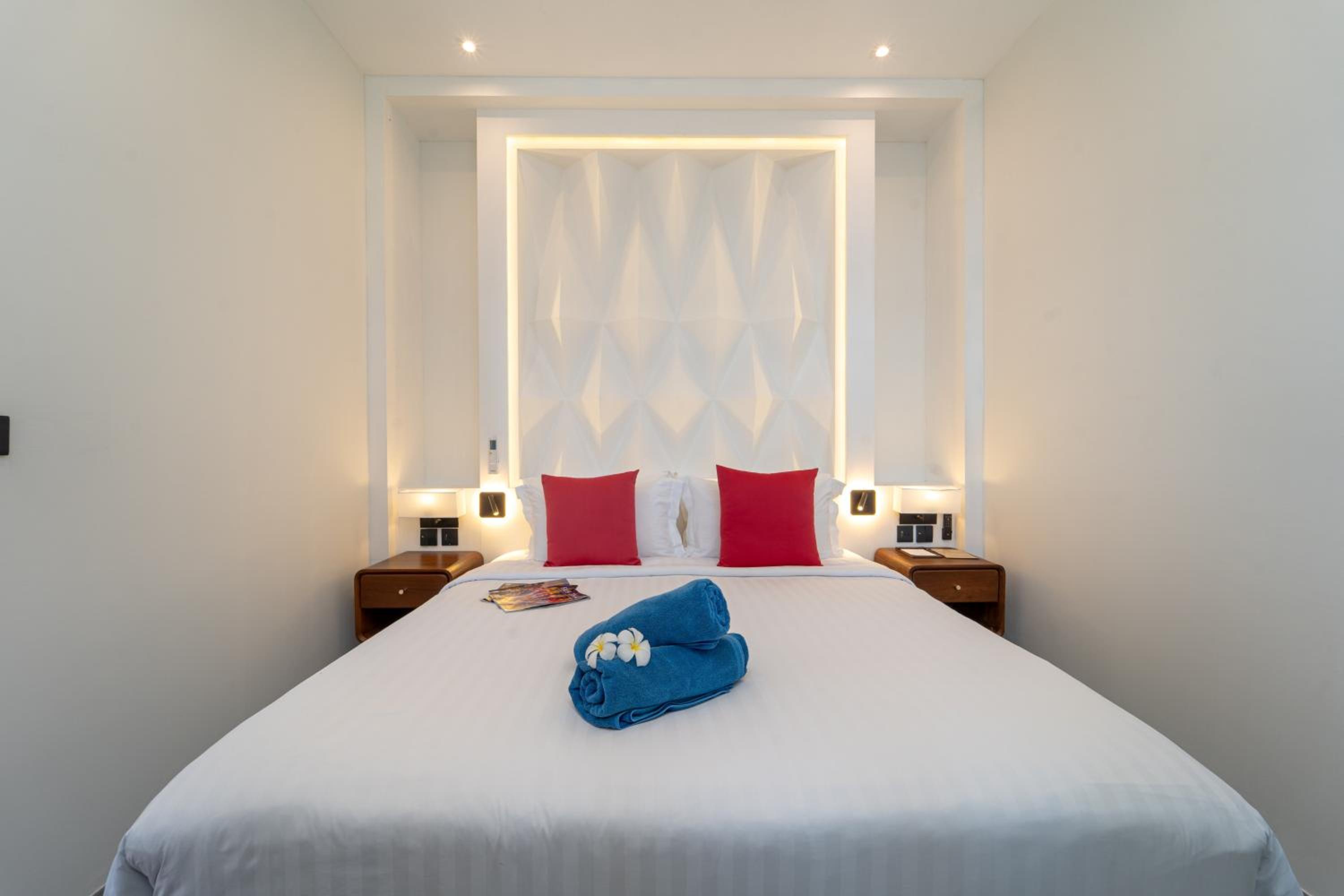 Two-Bedroom Beachfront Pool Villa - Photo 4