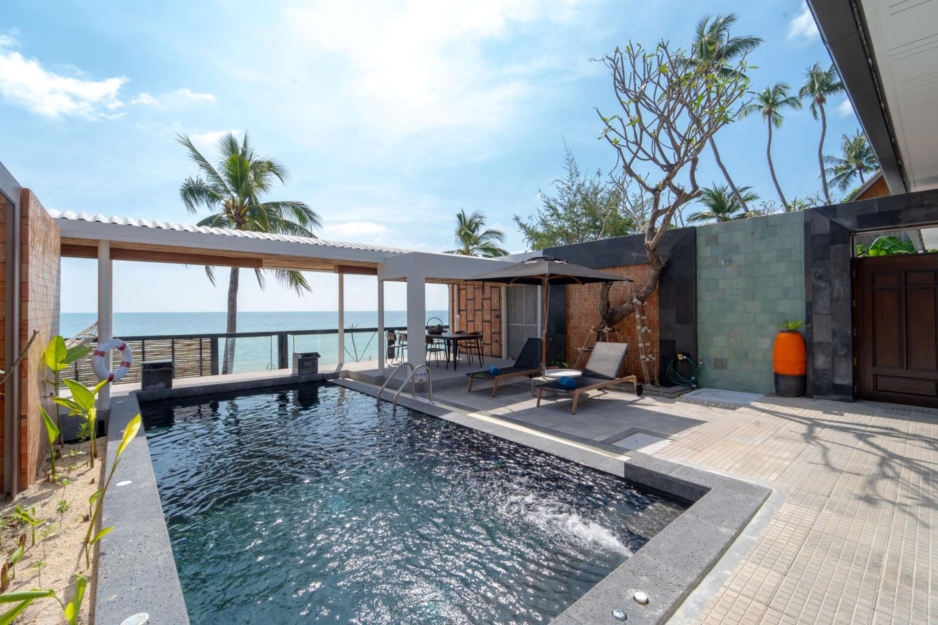 Two-Bedroom Beachfront Pool Villa - Photo 3