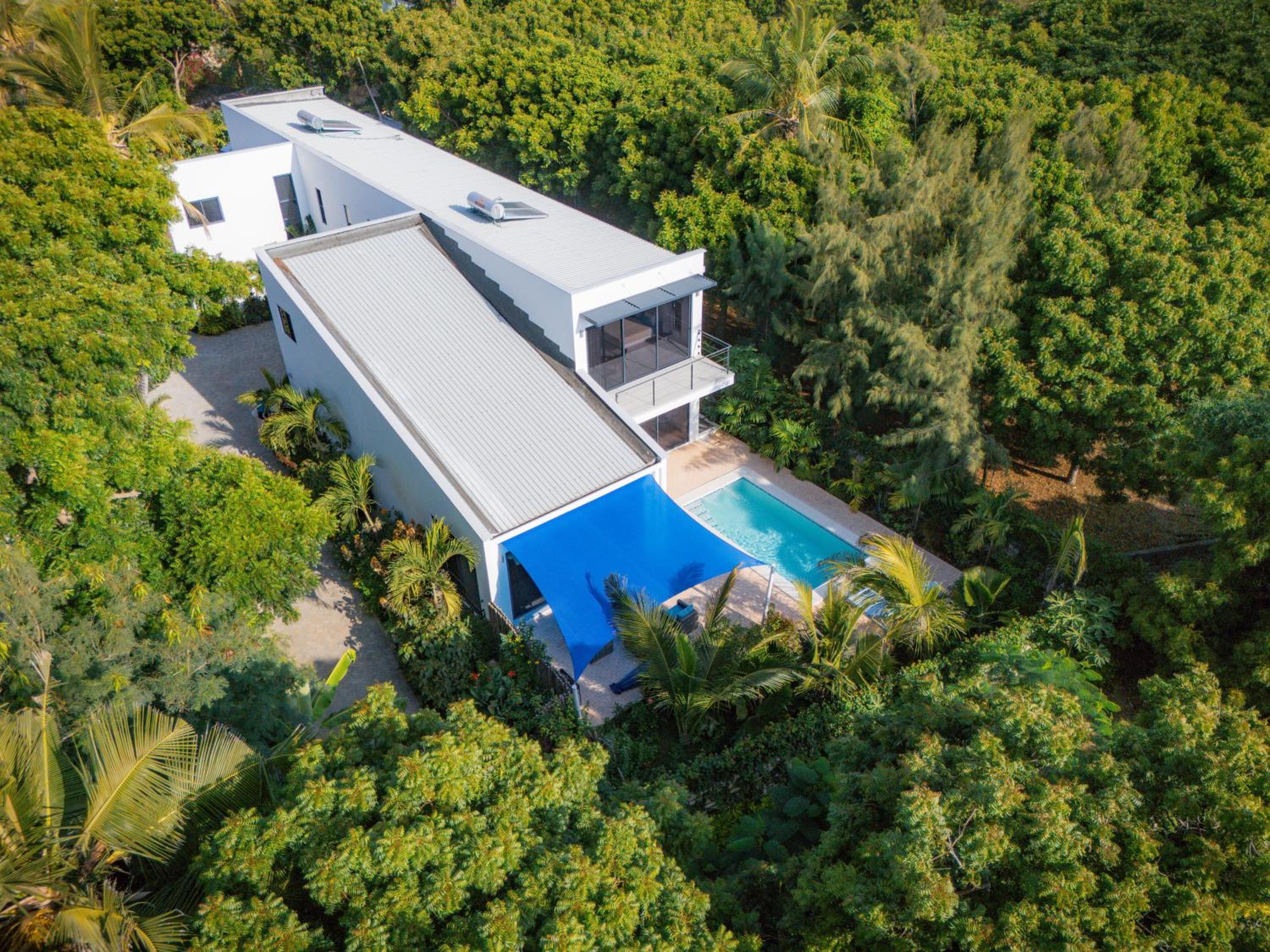 Three-Bedroom Villa photo 1