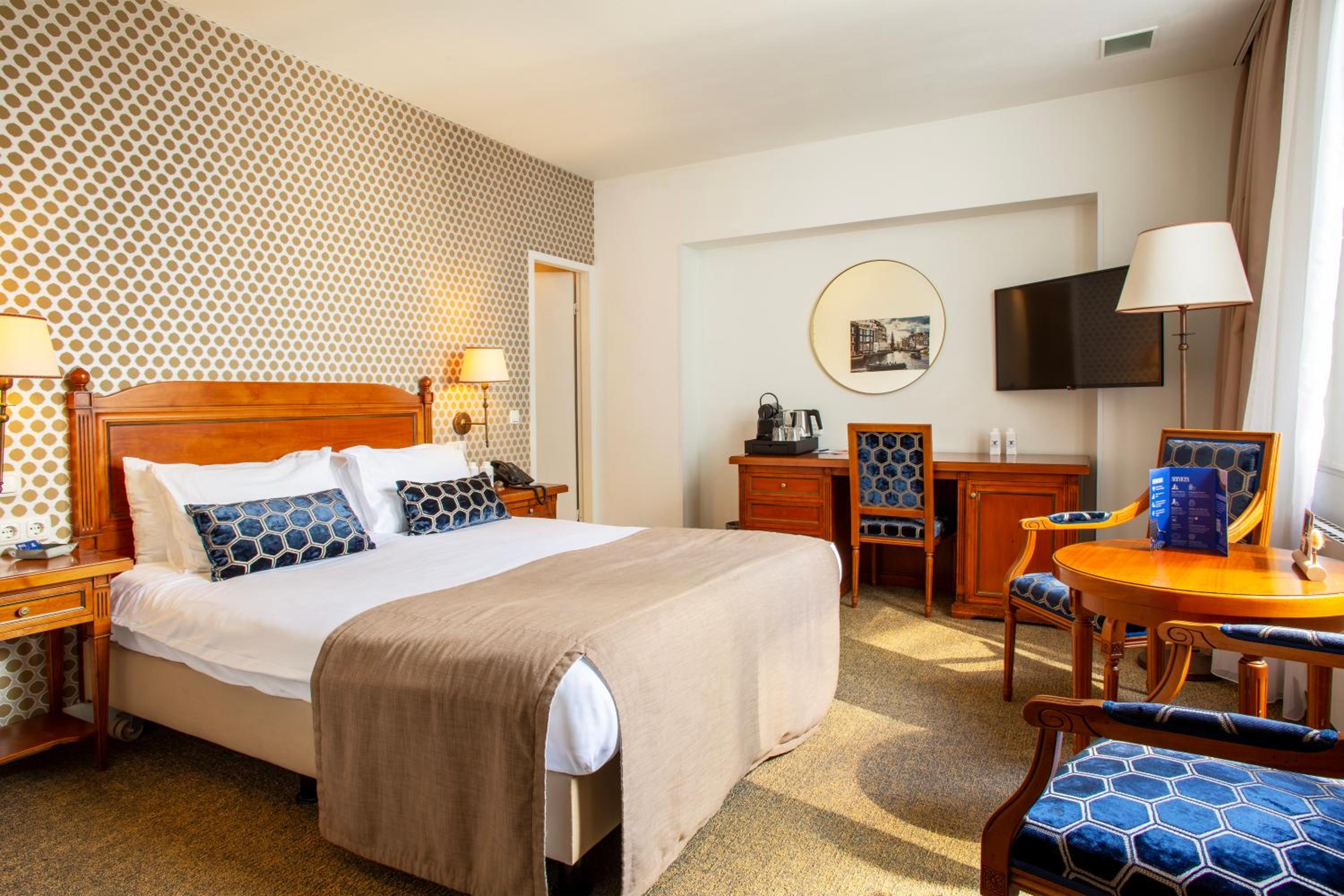 Standard Double Room thumbnail 5