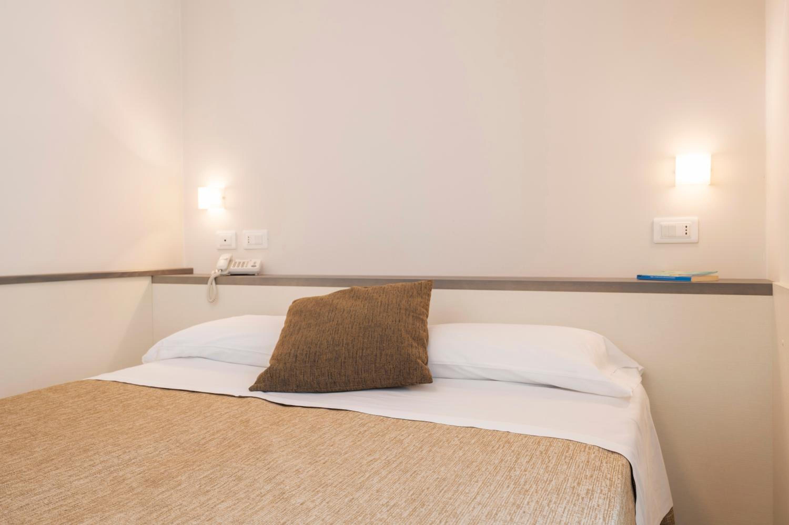 Small Double Room - Photo 5