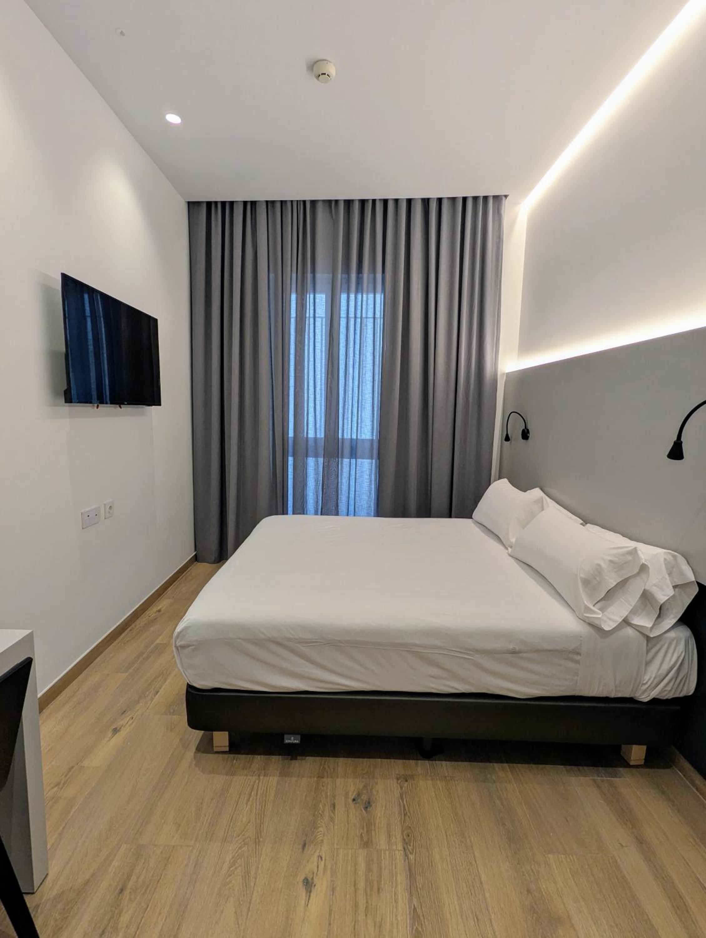Standard Queen Room Ground Floor - Photo 1