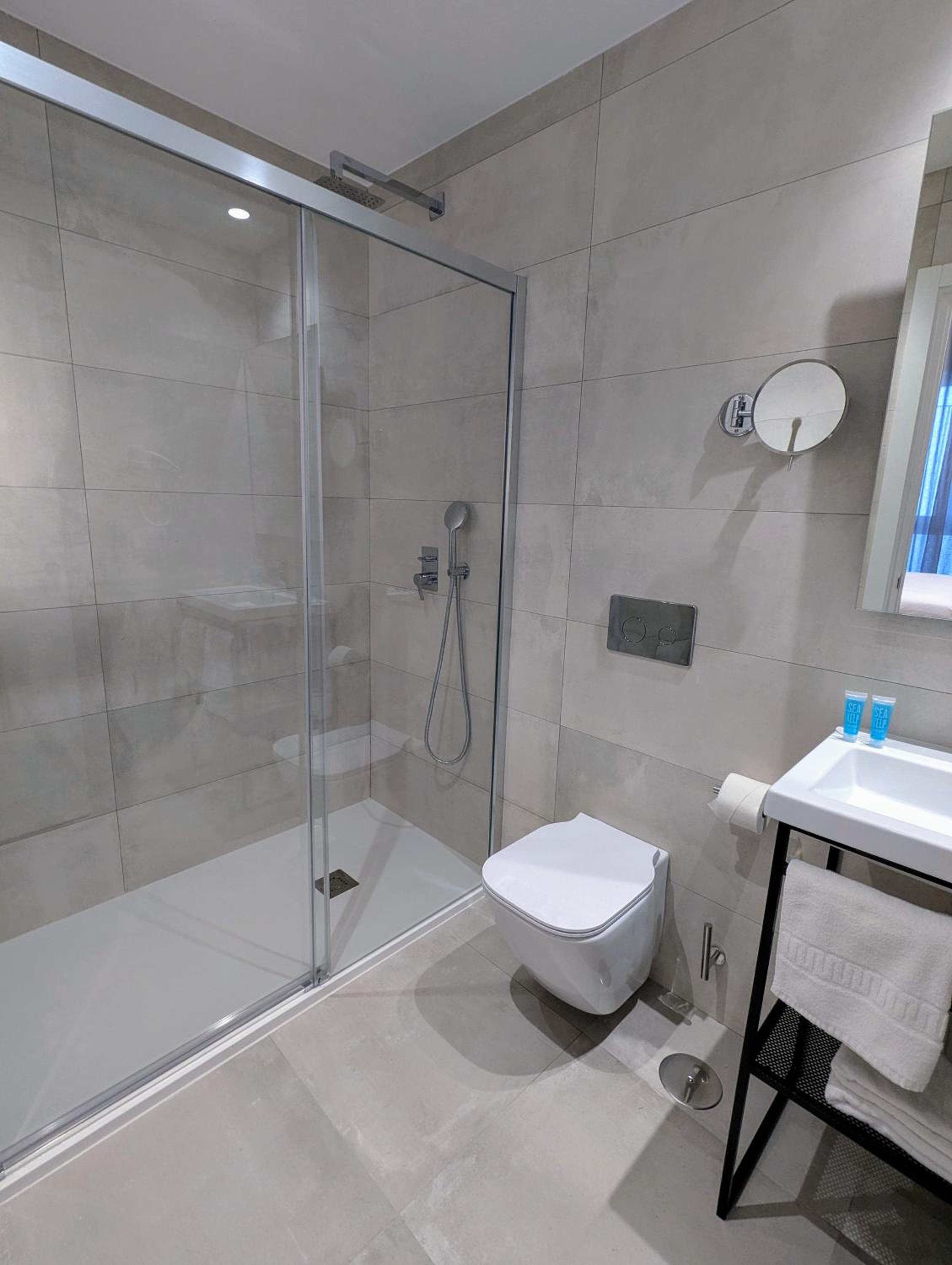 Standard Queen Room Ground Floor - Photo 2