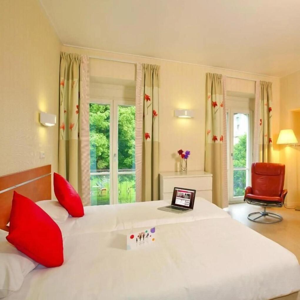 Studio with Twin Beds - Photo 2