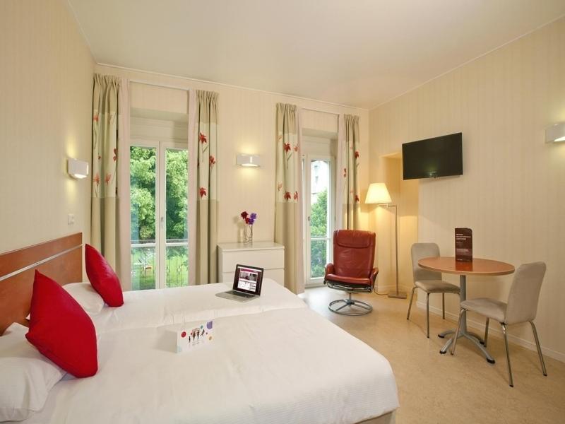 Studio with Twin Beds - Photo 5