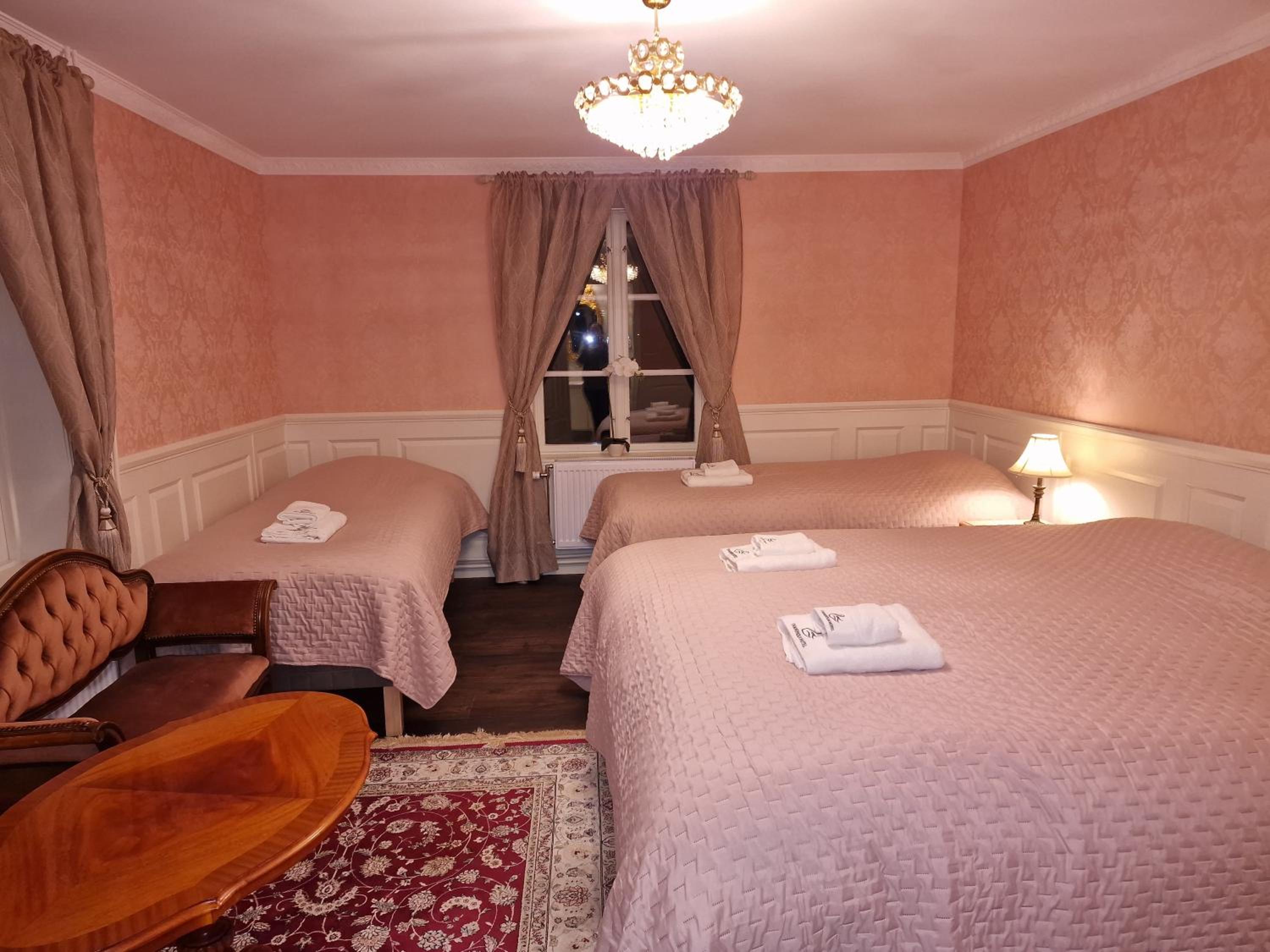Deluxe Family Suite photo 2