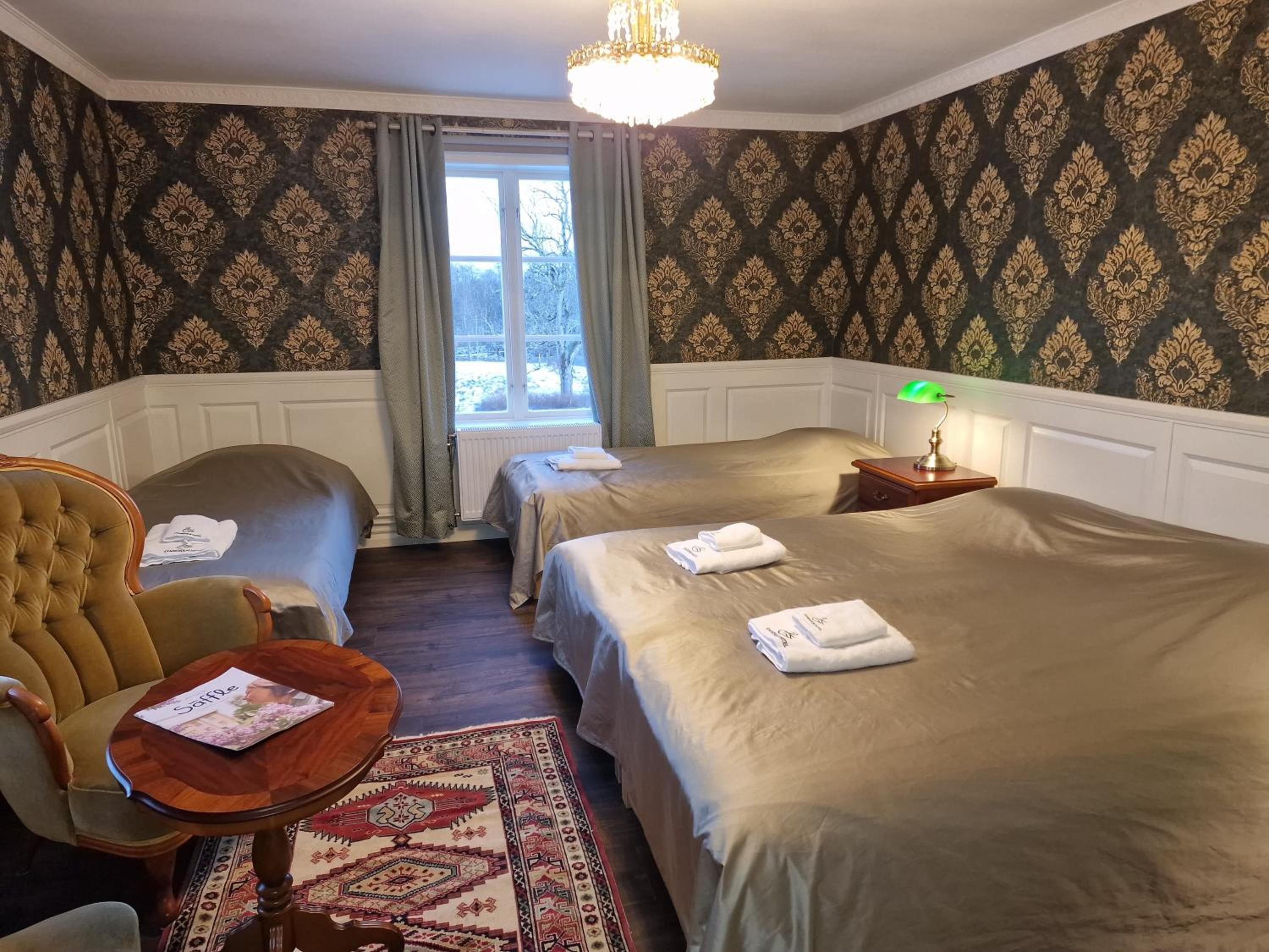Deluxe Family Suite photo 1
