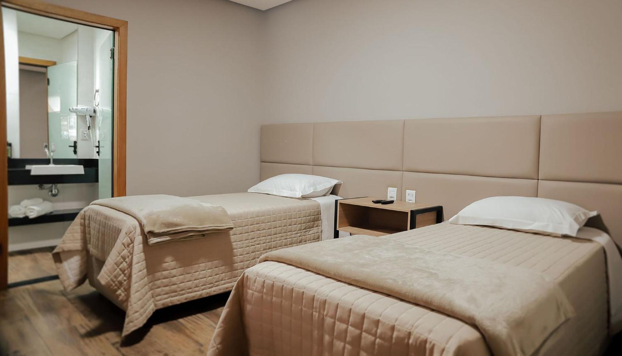 Economy Twin Room - Photo 7